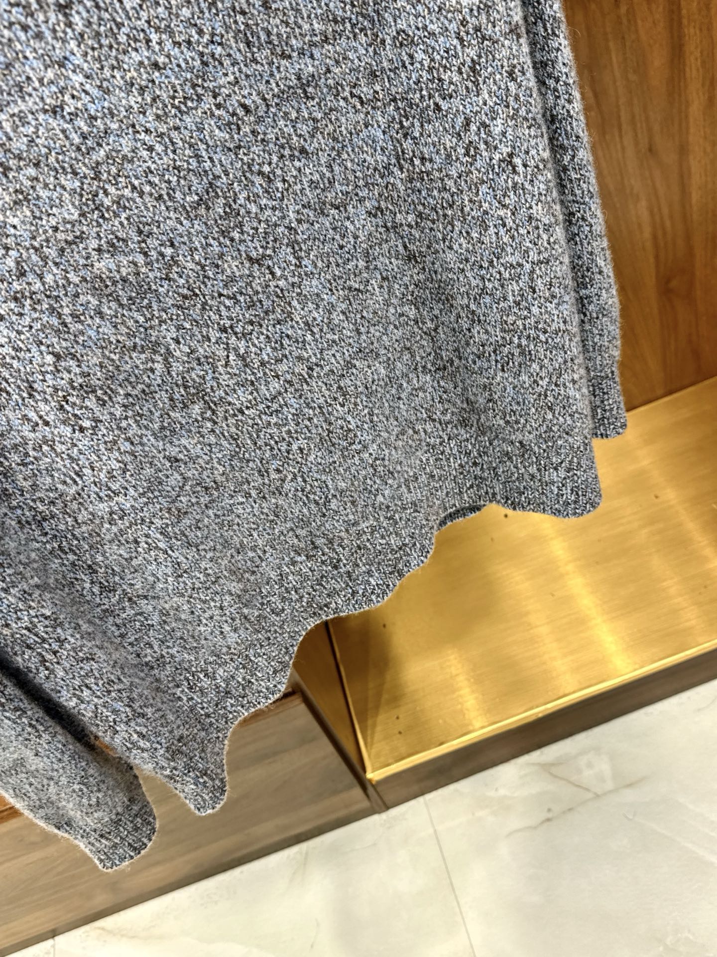 时尚精品！特织三色混纱花纱含35%羊绒65%羊毛精纺纱线马鞍肩立领设计拼接小羊皮羊绒衫奢华混纺羊绒衫，特