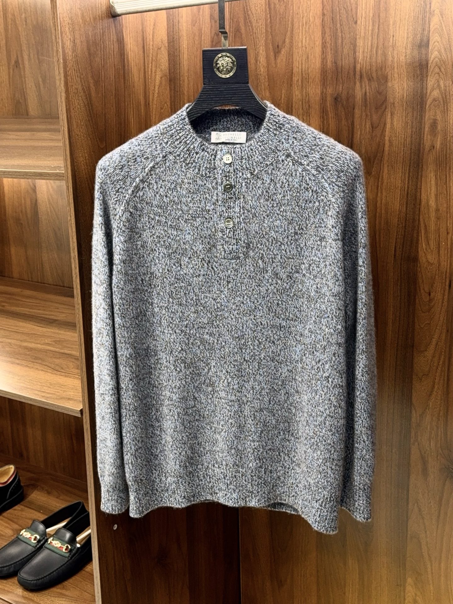 时尚精品！特织三色混纱花纱含35%羊绒65%羊毛精纺纱线马鞍肩立领设计拼接小羊皮羊绒衫奢华混纺羊绒衫，特