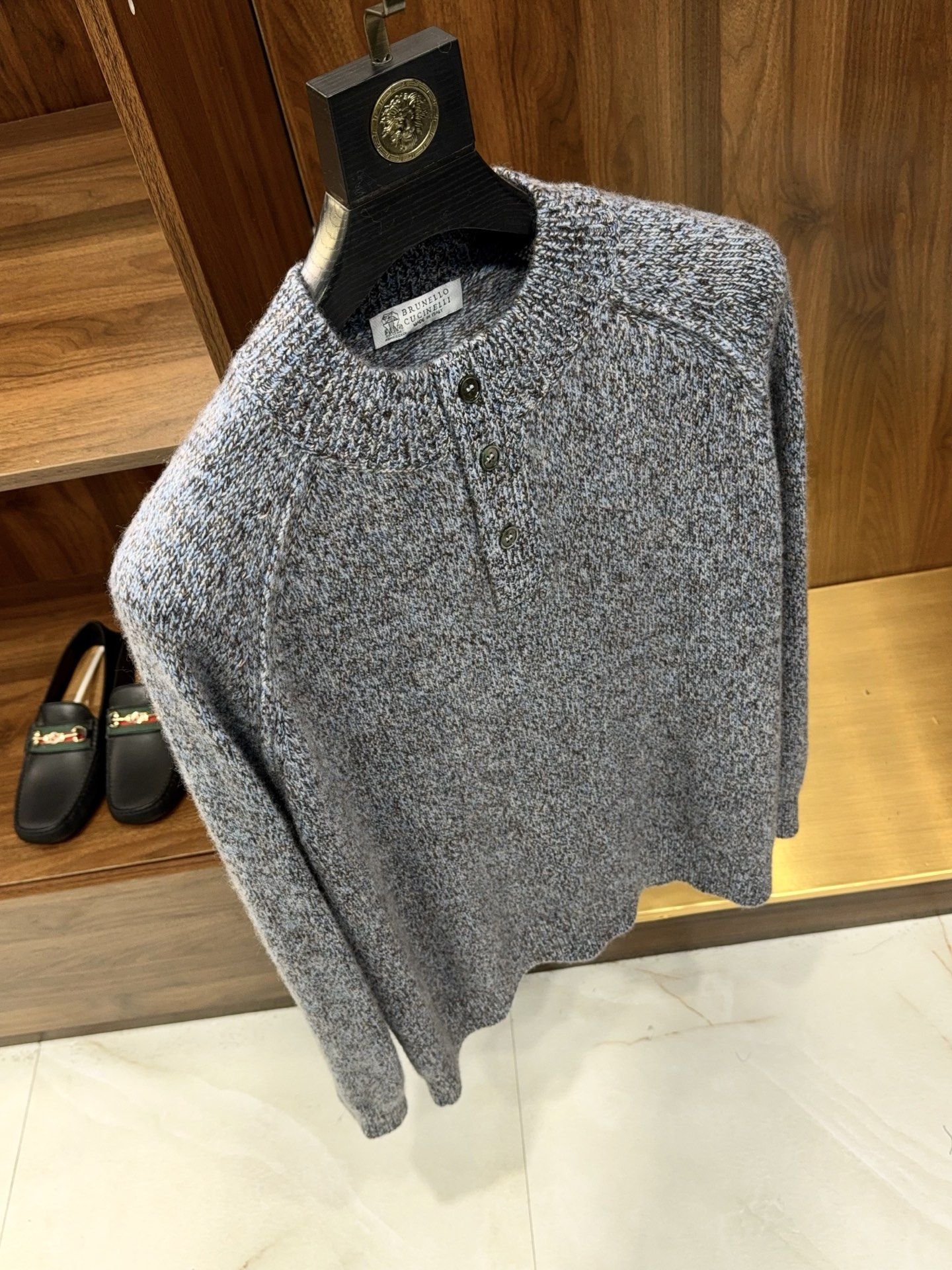 时尚精品！特织三色混纱花纱含35%羊绒65%羊毛精纺纱线马鞍肩立领设计拼接小羊皮羊绒衫奢华混纺羊绒衫，特