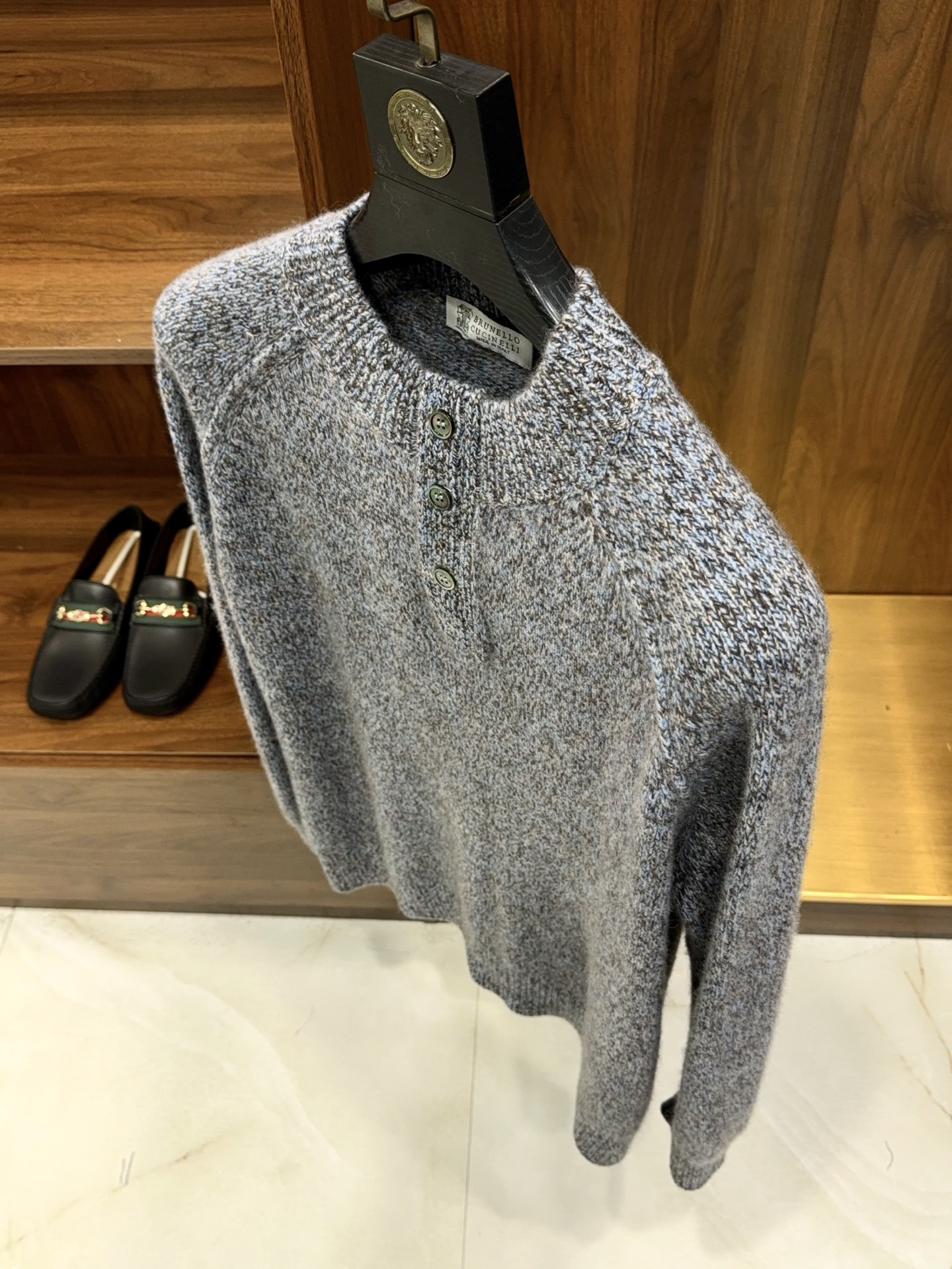 时尚精品！特织三色混纱花纱含35%羊绒65%羊毛精纺纱线马鞍肩立领设计拼接小羊皮羊绒衫奢华混纺羊绒衫，特