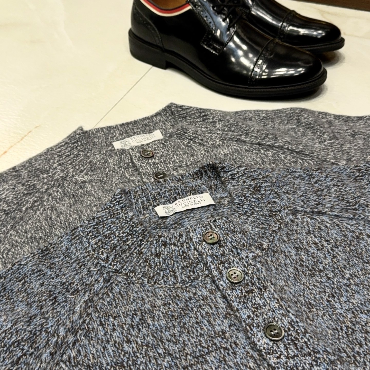 时尚精品！特织三色混纱花纱含35%羊绒65%羊毛精纺纱线马鞍肩立领设计拼接小羊皮羊绒衫奢华混纺羊绒衫，特