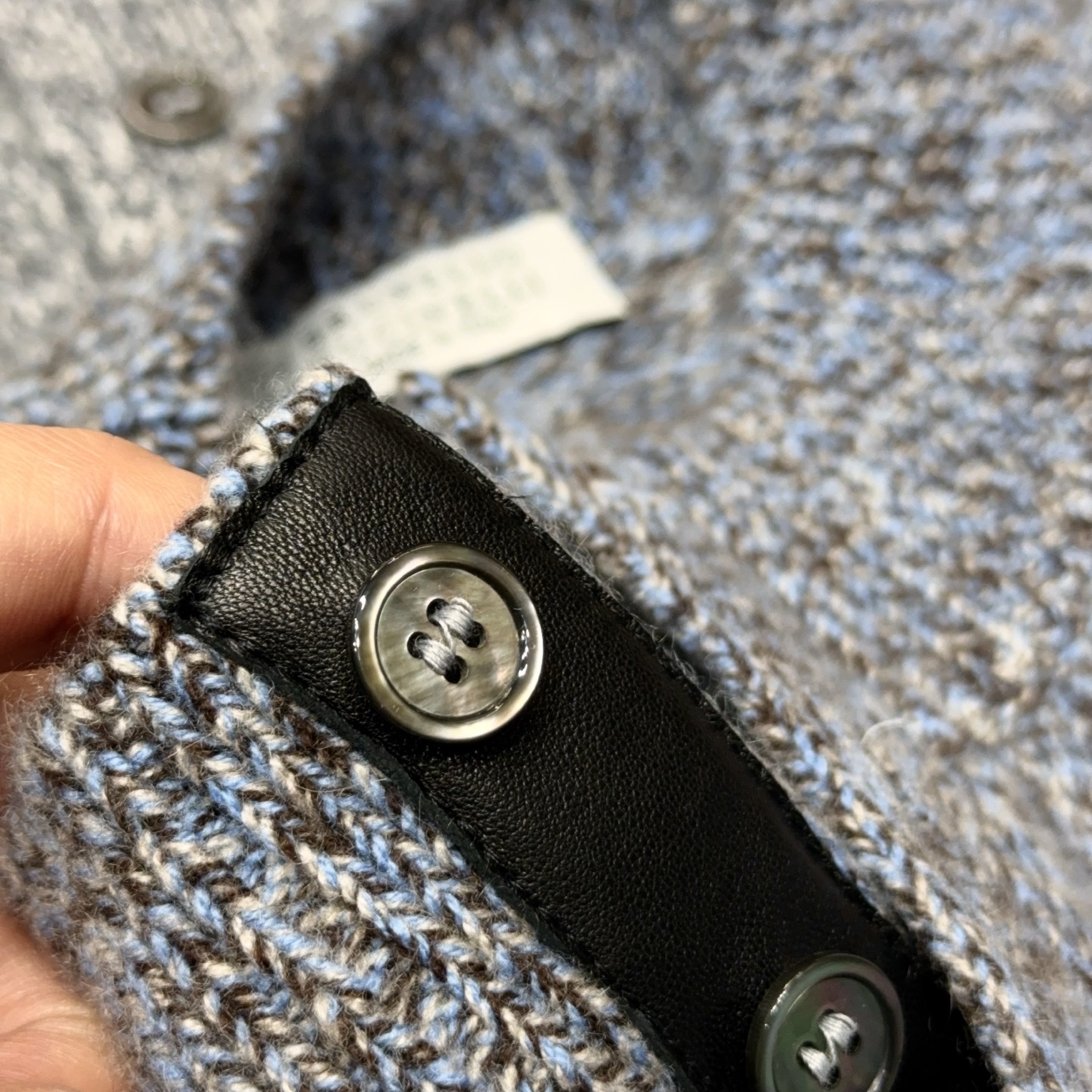 时尚精品！特织三色混纱花纱含35%羊绒65%羊毛精纺纱线马鞍肩立领设计拼接小羊皮羊绒衫奢华混纺羊绒衫，特