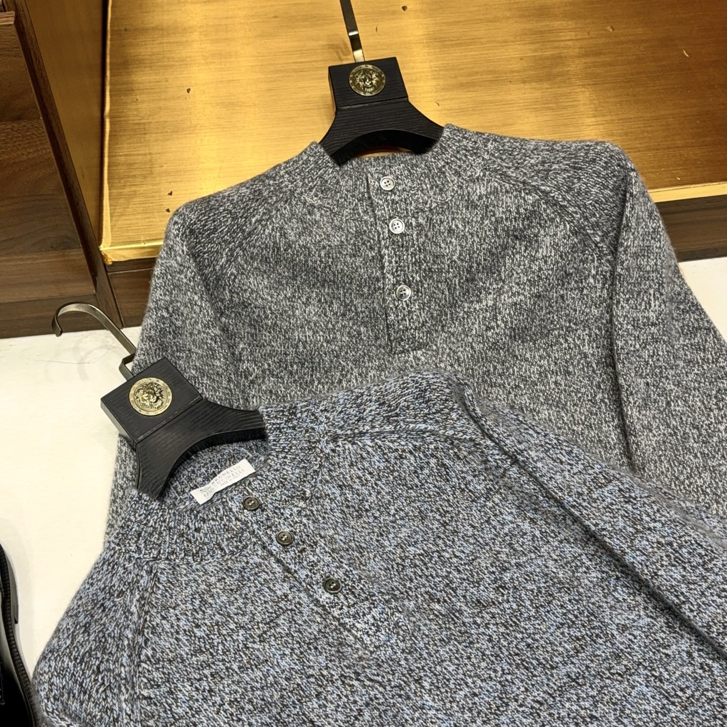 时尚精品！特织三色混纱花纱含35%羊绒65%羊毛精纺纱线马鞍肩立领设计拼接小羊皮羊绒衫奢华混纺羊绒衫，特