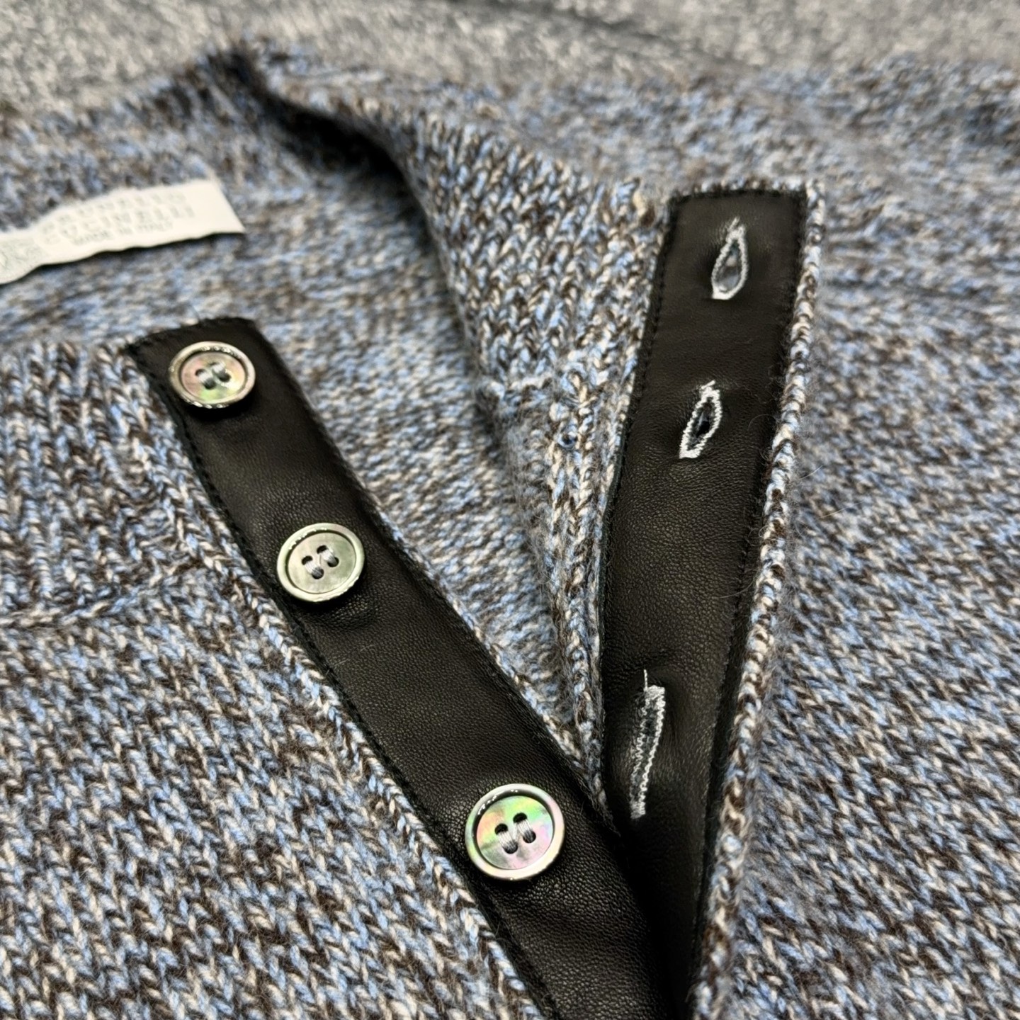 时尚精品！特织三色混纱花纱含35%羊绒65%羊毛精纺纱线马鞍肩立领设计拼接小羊皮羊绒衫奢华混纺羊绒衫，特