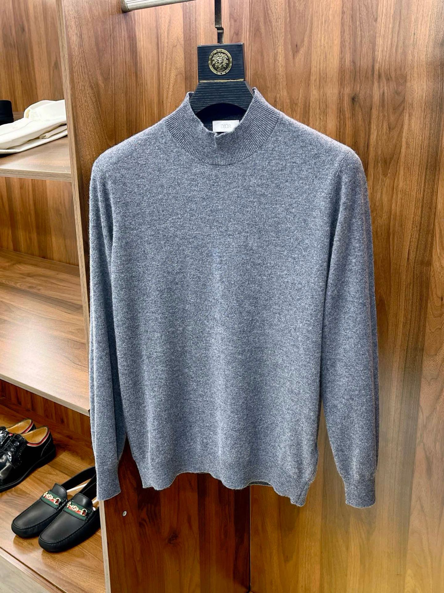 NO:714295,[The latest and versatile tool for keeping warm in winter!  D Family Floral Yarn Cashmere Blended Yarn Half-Turtle Collar Design Cashmere Sweater] A new choice for winter warmth, D Family Floral Yarn Cashmere Blended As winter approaches, D Family launches a new warm-keeping artifact--Floral Yarn Cashmere Blended Yarn Half-Turtle Collar Design Cashmere Sweater. This cashmere sweater is made of high-quality cashmere and floral yarn blends, combining the softness of cashmere with the fashion of floral yarn, adding a touch of warmth and fashion to your winter. Half-high collar design, elegance and comfort coexist.  The half-high collar design not only maintains an elegant appearance, but also provides additional warmth. Whether it is paired with casual wear or formal wear, it can be easily worn and show your fashion taste. The fit of the neckline is just right, neither too tight nor loose, ensuring wearing comfort. Floral cashmere blend, both texture and fashion  D Home selects high-quality cashmere and floral yarn blends to create a unique texture and visual effect. The addition of floral yarn makes the texture of the cashmere sweater richer and the colors more vivid, adding a bright color to your winter style. At the same time, the softness and warmth of cashmere ensure the practicality of this cashmere sweater in cold weather. A versatile artifact, you can easily create a winter style  The D family cashmere sweater not only has excellent thermal insulation performance, but also has a simple yet fashionable design, making it easy to match with various winter clothing. Whether it is jeans, casual pants or skirts, it can be perfectly integrated with this cashmere sweater, allowing you to easily show your style in the cold winter. Choose the D family cashmere cashmere blended yarn half-high collar design cashmere sweater to make your winter both warm and fashionable. M-2XL, Dior-clothing, dior, dior, skirts, jeans,19860909【最新冬季保暖百搭神器！D家花纱羊绒混纺纱线半高领设计羊绒衫】冬季保暖新选择,D家花纱羊绒混纺 随着冬季的临近,D家推出全新保暖神器——花纱羊绒混纺纱线半高领设计羊绒衫.这款羊绒衫采用高品质羊绒与花纱混纺,结合了羊绒的柔软与花纱的时尚,为您的冬季增添一抹温暖与时尚. 半高领设计,优雅与舒适并存 半高领设计既保持了优雅的外观,又提供了额外的保暖效果.无论是搭配休闲装还是正装,都能轻松驾驭,展现出您的时尚品味.领口的贴合度恰到好处,既不会过于紧绷,也不会松垮,确保了穿着的舒适性. 花纱羊绒混纺,质感与时尚兼具 D家精选优质羊绒与花纱混纺,创造出独特的质感与视觉效果.花纱的加入,使得羊绒衫的纹理更加丰富,色彩更加生动,为您的冬季造型增添一抹亮色.同时,羊绒的柔软与保暖特性,确保了这款羊绒衫在寒冷天气中的实用性. 百搭神器,轻松打造冬季造型 D家羊绒衫不仅保暖性能卓越,而且设计简约而不失时尚感,轻松搭配各种冬季服饰.无论是牛仔裤、休闲裤还是裙子,都能与这款羊绒衫完美融合,让您在寒冷的冬季也能轻松展现自己的风格. 选择D家花纱羊绒混纺纱线半高领设计羊绒衫,让您的冬季既温暖又时尚. M-2XL,迪奥-服装,dior,dior,skirts,jeans,,Women's clothing