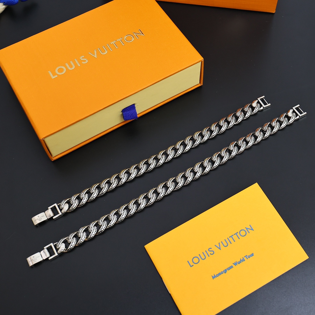 爆款lv手链 【 LV做旧手链🔹🔹Louis Vuitton 路易威登 🔹材质 款 设计独特 复古前卫 7