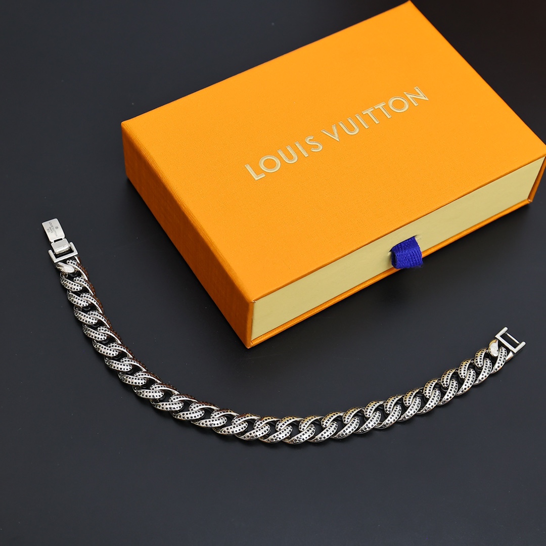 爆款lv手链 【 LV做旧手链🔹🔹Louis Vuitton 路易威登 🔹材质 款 设计独特 复古前卫 6