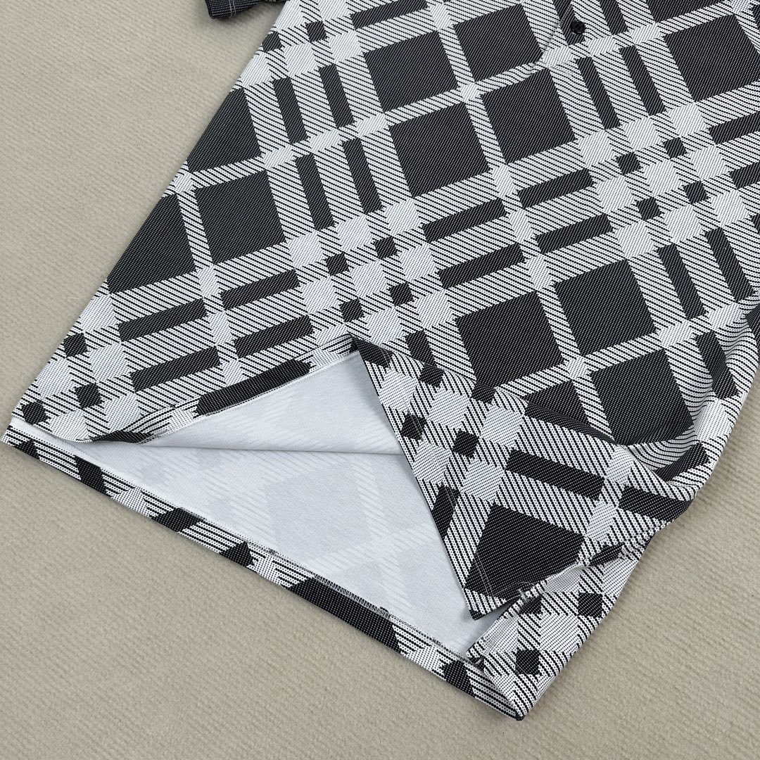 Burberry Men's Black & White Check Print Short Sleeve Polo Shirt 5 i1713853475 2843 2