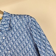 👔 迪奥Oblique老花短袖衬衫Dior(迪奥)经典的Oblique老花系列单品。采用经典翻领+短袖廓 👔 迪奥Oblique老花短袖衬衫Dior(迪奥)经典的Oblique老花系列单品。采用经典翻领+短袖廓