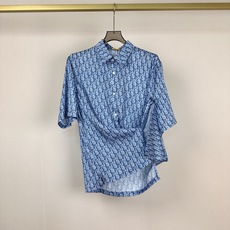 👔 迪奥Oblique老花短袖衬衫Dior(迪奥)经典的Oblique老花系列单品。采用经典翻领+短袖廓 👔 迪奥Oblique老花短袖衬衫Dior(迪奥)经典的Oblique老花系列单品。采用经典翻领+短袖廓