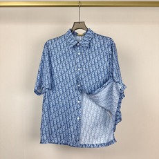 👔 迪奥Oblique老花短袖衬衫Dior(迪奥)经典的Oblique老花系列单品。采用经典翻领+短袖廓 👔 迪奥Oblique老花短袖衬衫Dior(迪奥)经典的Oblique老花系列单品。采用经典翻领+短袖廓