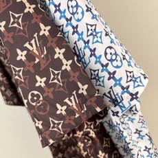 (LV)Monogram老花满印短袖衬衫,标志性设计与夏日休闲风格的结合之作。古巴领(V领翻领)+短袖的 (LV)Monogram老花满印短袖衬衫,标志性设计与夏日休闲风格的结合之作。古巴领(V领翻领)+短袖的