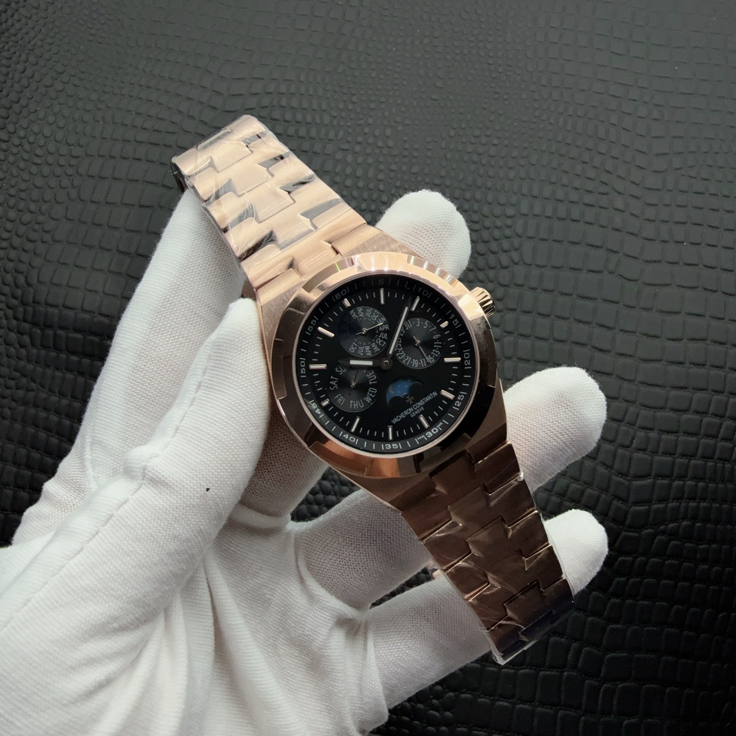 💰520品牌:江诗丹顿Vacheron Constantin♣️纵横四海 高雅品位 热卖爆款 超高性价比 多功能新品手表 精品男士腕表 精湛做工 真牛皮表带🚦配全自动机芯♣️品质保证  瑞士洗花工艺矿物质 防刮蓝宝石 高通透  脱俗气质  应对任何场合都有强大的气场 实物动人 经典永恒  卓越品质 尺寸:直径42mm 热卖上市 欢迎转载!  皮带✔️ 胶带✔️钢带✔️均有