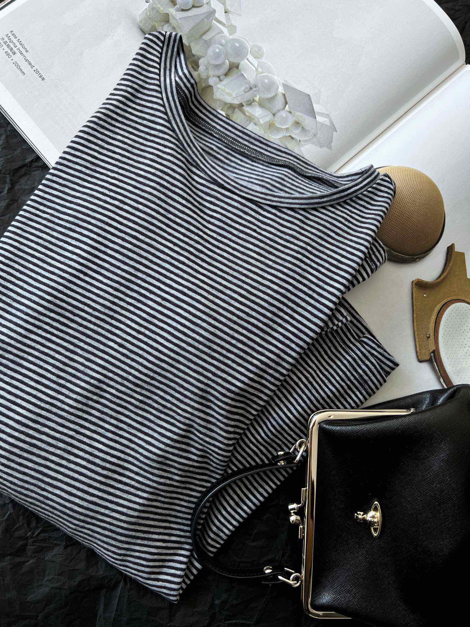 NO:314762,versatile base shirt for autumn in early autumn. Pinstripes are the god of casual fashion in autumn and winter. Ultra-thin wool material is light and warm!  The delicate stripes are interwoven to create a fresh and energetic, simple but not lacking in style, various figures with shoulder-falling design, lazy and toned style, incompetent, single wear or inner wear, can easily control a variety of styles!  A versatile base that can be worn from early autumn to winter!  sizesml, alexander wang19860909秋日焕新初秋百搭打底衫 细条纹才是秋冬掌管休闲时尚的神 超薄羊毛材质 轻薄又保暖！细腻的条纹交织出清新活力 简约而不失格调 落肩设计各种身材 慵懒有腔调的版型 无伦是单穿还是内搭 都能轻松驾驭多种风格！一款可以从初秋穿到冬天的百搭打底！ sizesml,,alexander wang,Women's clothing