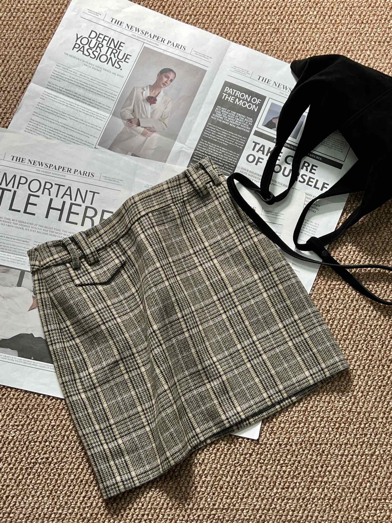 NO:316017,New retro plaid wool skirts in autumn and winter. Wool fabric makes the skirt more textured. The color weaving process is intertwined from the inside to the outside to make the skirt fuller color. The wool content of fifty is super suitable for autumn and winter seasons. We use plaid craftsmanship. Although the fabric is consumed more and the process is complicated, the texture is more advanced!  sizesml, skirts,alexander wang19860909秋冬新品复古对格羊毛半裙 羊毛面料让裙子更显质感.色织工艺由内而外的色彩交织 让裙子的颜色更饱满,.五十的羊毛含量 超级适合秋冬的季节,我们采用对格工艺 虽然消耗面料多 工艺复杂,但是质感更显高级！ sizesml,,skirts,alexander wang,Women's clothing