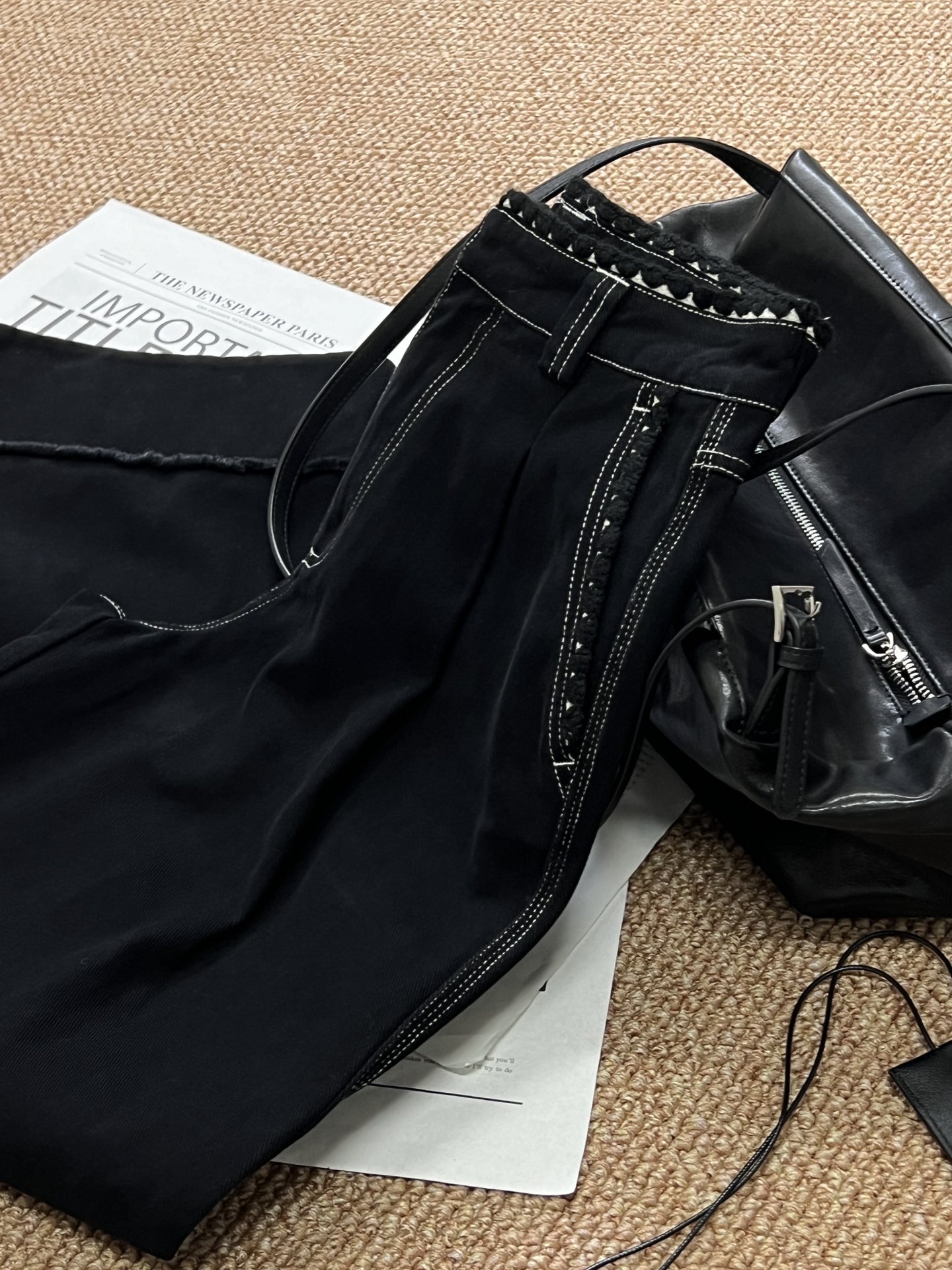 NO:314759,The new autumn and winter small cute straight-leg pants have a super design waist. Cute knitted lace breaks the dullness and brings a little more elegant and playful trousers’ legs to echo the waist. Simple and casual!  Straight-mounted style, slimming, widened trousers, modify the leg shape, natural and smooth, making it more relaxed!  sizesml, alexander wang19860909秋冬新品小可爱直筒裤超有设计感的腰头 可爱针织花边 打破沉闷感 更带一点优雅俏皮裤腿处的毛边与腰头相呼应 简约休闲！直筒版型 显瘦遮肉裤管加宽 修饰腿型 自然垂顺 更显松弛！ sizesml,,alexander wang,Women's clothing