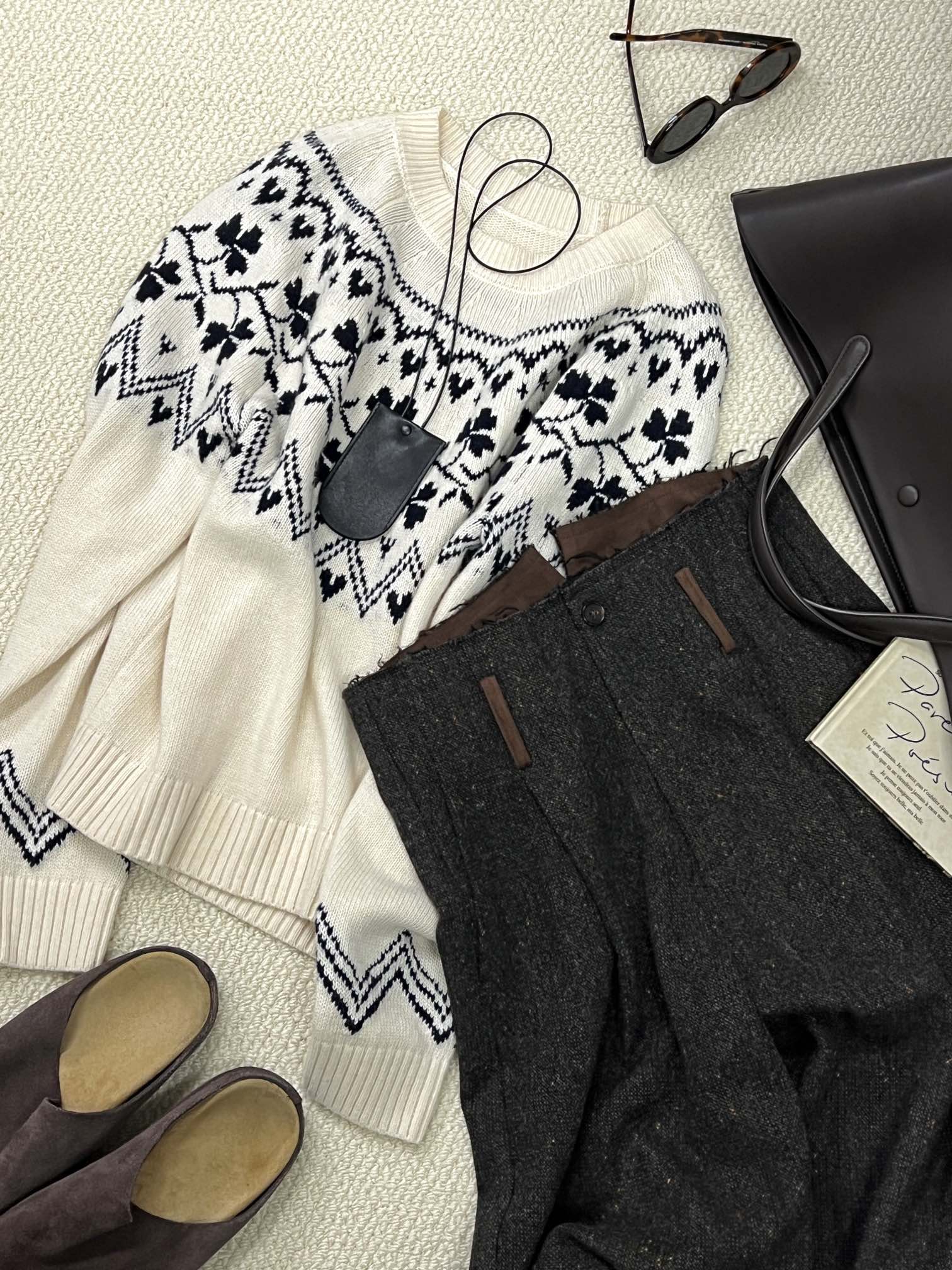 NO:314159,New wool scimitar pants in autumn and winter, classic scimitar style, slack and modified legs, super slim version, casual wear, loose and lazy feeling!  100% wool material, trouser legs are lining, warm and comfortable!  The inner side of the waist and the edges of the pocket are all skin-friendly suede in the same color. The V-shaped design at the back waist shows high-end and fun!  The basic tones of the pants are decorated with delicate and rich colored small spots, which are more lively and layered, adding more colorful romance to the dull autumn and winter!  sizesml, chamois leather,alexander wang19860909秋冬新品羊毛弯刀裤 经典弯刀版型 松弛感修饰腿型都有了 超级显瘦版 随便穿穿就是松松垮垮的慵懒感！百分百羊毛材质 裤腿通体内衬 保暖又兼顾了舒适度！腰头内侧与口袋包边都是同色系亲肤麂皮绒 后腰处的v字小设计 尽显高级和趣味！在裤子的基础色调上有点缀着细腻而丰富的彩色小斑点 更加灵动富有层次,为沉闷的秋冬增加更多彩色的浪漫！ sizesml,,chamois leather,alexander wang,Women's clothing