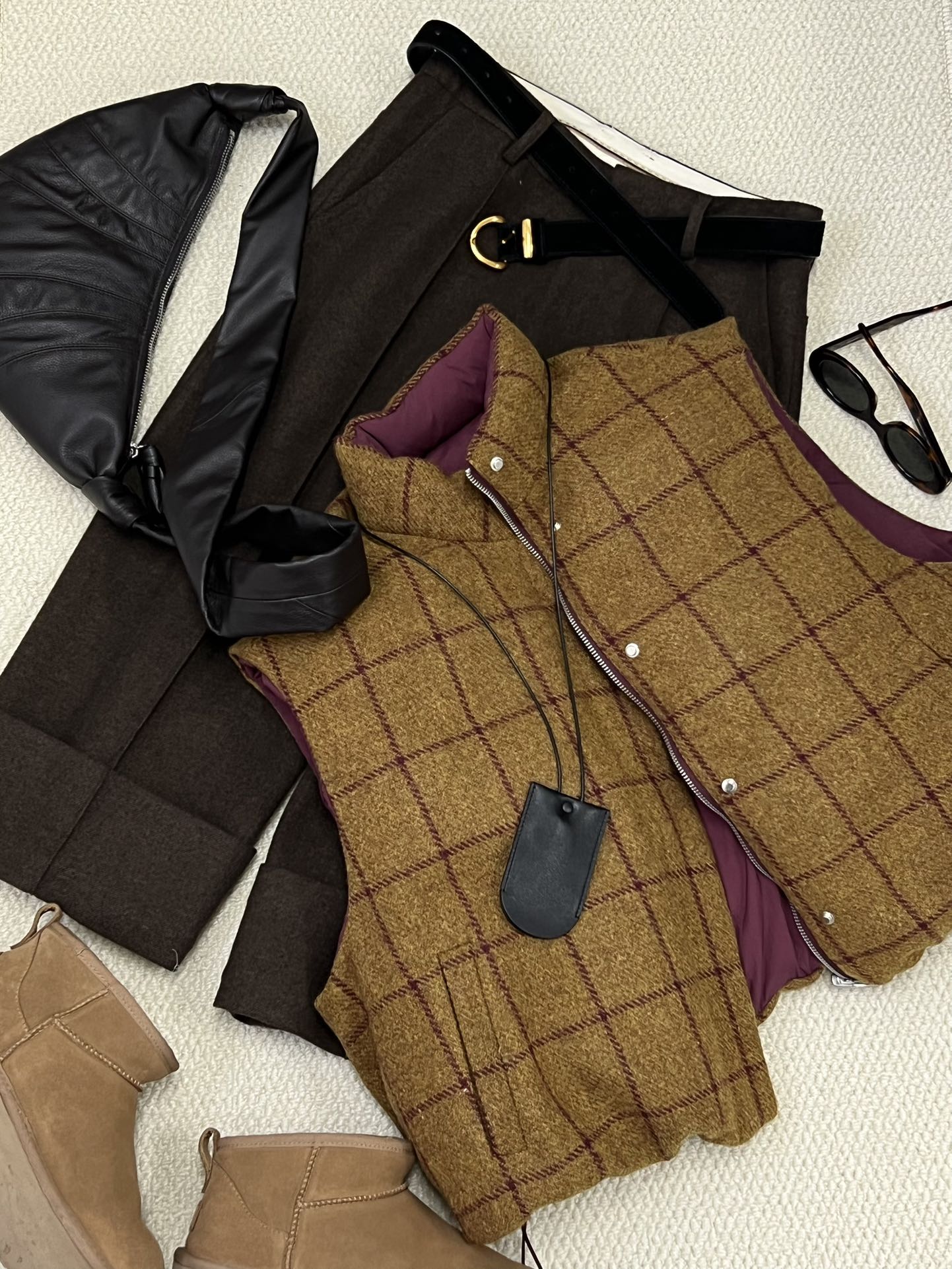 NO:317076,New autumn and winter products with fashionable stand-up collar plaid on both sides wearing down vests!  One side is plaid wool and the other side is lightweight technology fabric, with a super color matching!  One piece has double the price. Short stand collar design, warm and neat. The plaid surface is 100% wool, windproof and warm!  Large plaid fashionable retro!  The lightweight technological fabric has a lightweight and a positive color. The placket quad buckle and metal zipper are warmer and more fearless of the cold wind in winter!  Hem drawstring Personalized adjustment sizesml, down jacket,alexander wang19860909秋冬新品时髦立领格纹两面穿羽绒马甲！一面格纹羊毛一面轻量科技面料,超绝配色！一件的价格双倍的效果.立领短款设计 保暖又利落.格纹面百分百羊毛 防风保暖！大格纹时髦复古！轻量科技面料这面,分量轻颜色正.门襟四合扣搭配金属拉链保暖性更加无惧冬日寒风！下摆抽绳 个性调节 sizesml,,down jacket,alexander wang,Women's clothing