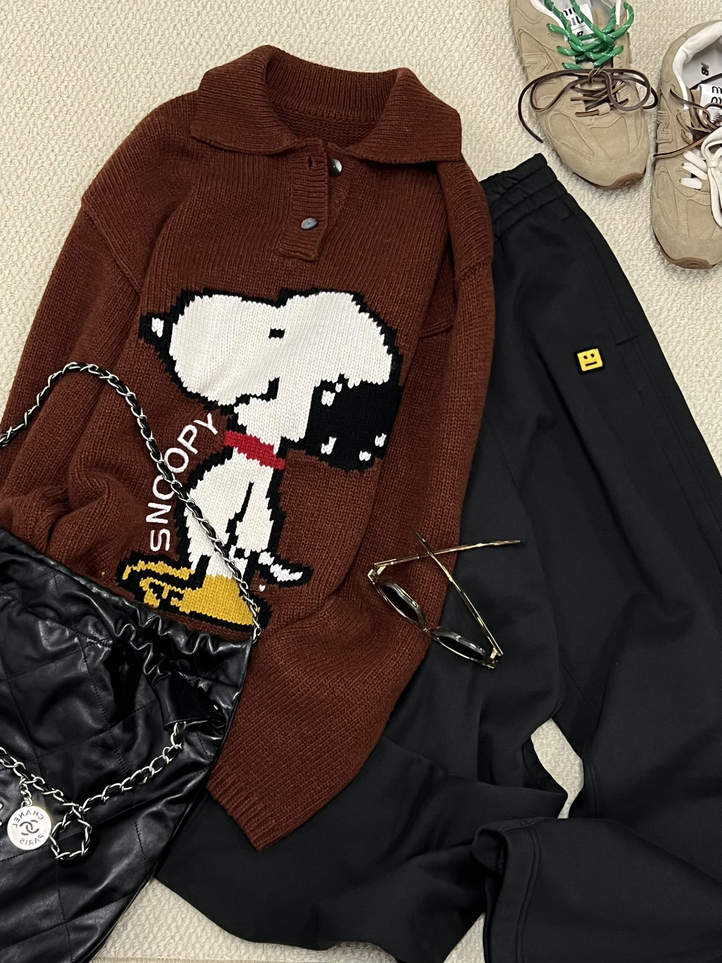 NO:317080,The new autumn and winter products are super cute Snoopy sweater, return to childhood in one second, a cute red-brown slack sweater that is irresistible. Get the essence of Maillard!  Selected wool, thick and warm, loose style, covers the flesh and makes you look slim!  Lapel design age-reducing fashionable... sizesml, sweaters,alexander wang19860909秋冬新品超可爱史努比大毛衣,一秒回到童年 让人无法拒绝的可爱红棕色系松弛感大毛衣 分分重get美拉德的精髓！甄选羊毛 厚实保暖 宽松版型 遮肉又显瘦！翻领设计 减龄时髦… sizesml,,sweaters,alexander wang,Women's clothing