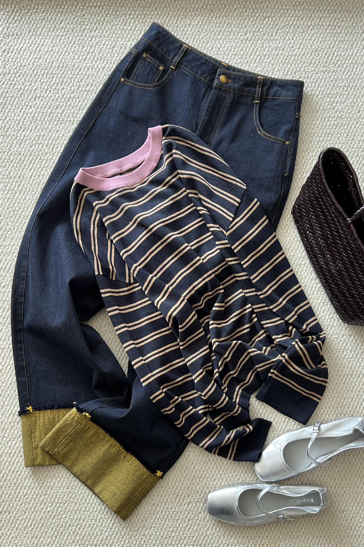 NO:309169,New product sharing [SS25 CHIC | Wakama Breathing Stripe T] Wakama Eco Texture!  The black and blue base is stained with the urban twilight, the beige stripes are like moonlight cracks, and a touch of powder on the neckline breaks through the dullness; the beige cloth is printed with light blue stripes, and the bright yellow threads light up the visual punchline!  The philosophy of falling shoulder capsule, loose silhouette hides the body shape, contrasting thread neckline hides the artdeco architectural aesthetics, easy to get commuter trip with jeans scene ml, jeans, alexander wang19860909新品分享【SS25 CHIC| 和纸呼吸条纹T】和纸eco肌理！黑蓝基底晕染都市暮色,米白条纹如月光裂隙,领口一抹粉撞破沉闷；米色胚布叠印淡蓝条纹,明黄螺纹点亮视觉 punchline！落肩capsule哲学,宽松廓形藏匿身形blur线条,撞色螺纹领口暗藏artdeco建筑美学,搭配牛仔裤轻松get通勤出游双 场景 ml,,jeans,alexander wang,Women's clothing