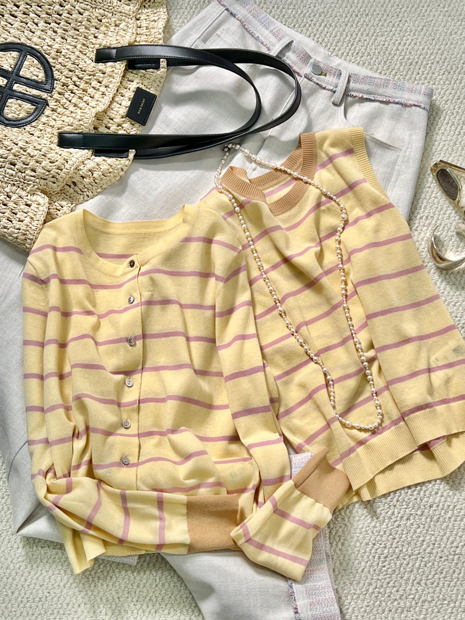 NO:310723,Back Cardigan Sharing [SS25 Simple Korean | Colorful Stripe Group] Korean Simple Style Stripes Slim Slim New Choose a Vest with a Knitted Cardigan Set, which is more layered!  The cuff contrast ribbon is made of imported contrasting color edge wrapping machine, with an error of ≤0.1mm. The arrangement of yarns forms an optical soft focus effect. The upper body comes with a soft light filter, allowing spring light to spread on the body!  sml, alexander wang19860909背 开衫分享【SS25 简约韩系|叠彩条纹组】韩系简约风 条纹显瘦新选择背心内搭针织开衫的套装穿搭 更有层次感！袖口撞色带 采用进口撞色包边机,误差≤0.1mm.纱线的排列形成光学柔焦效应上身自带柔光滤镜 让春光洒在身上！sml,,alexander wang,Women's clothing