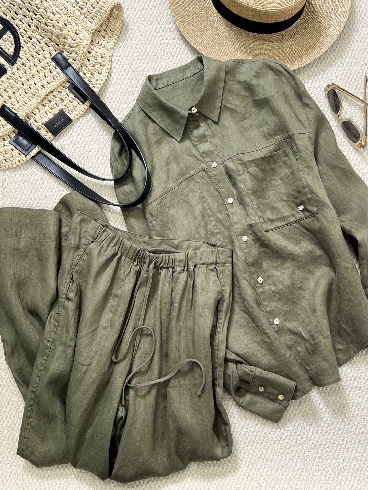 NO:312203,Clothes, pants, sml sharing [SS25 CORE | Breathable Linen Set] Breathable Weaving Line Weaving, which increases the breathability by 23 times than conventional cotton and linen!  Shirts with shoulder cut x straight trousers gold draping ratio, reconstructing the old Qianfeng slack skeleton, resin button logo square brand of the same color system, such as the moonlight flows in detail. The armpit margin is increased by 3cm, and the line falls by 2.5cm, achieving a relaxed feeling of 