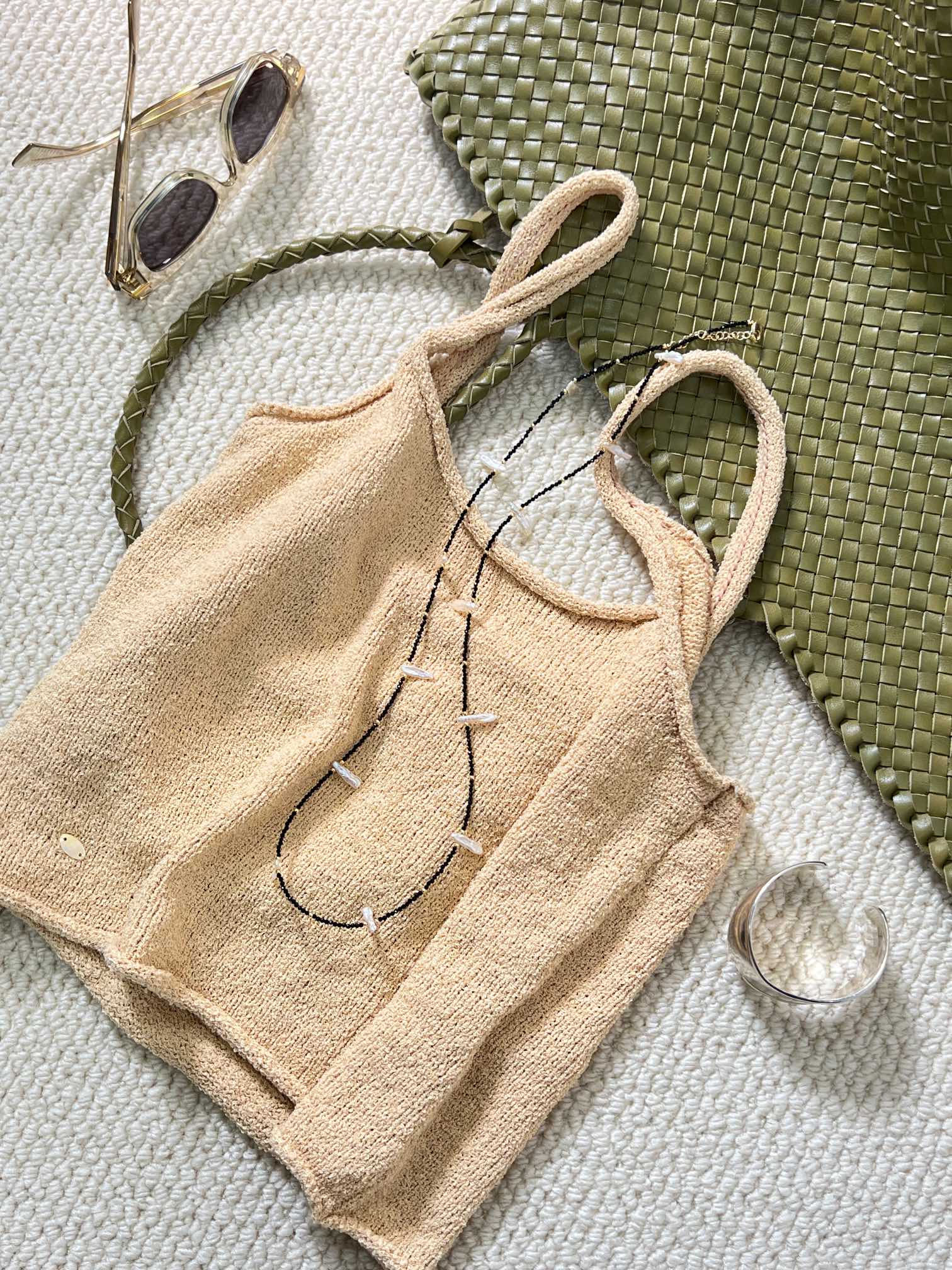 NO:313266,New product sharing SS25 WASHI | Whishu slings] Ancient mulberry paper modern spinning technology creates a paper respiratory system!  The ultra-high moisture content of mulberry bark fibers makes instant cooling when exposed to the skin!  The slightly arc cutout on the back of the suspender is naturally drooping on the upper body, light and agile!  Through the collision of millennium habeas and paper craftsmanship and futuristic tailoring, the new definition of 25ss 