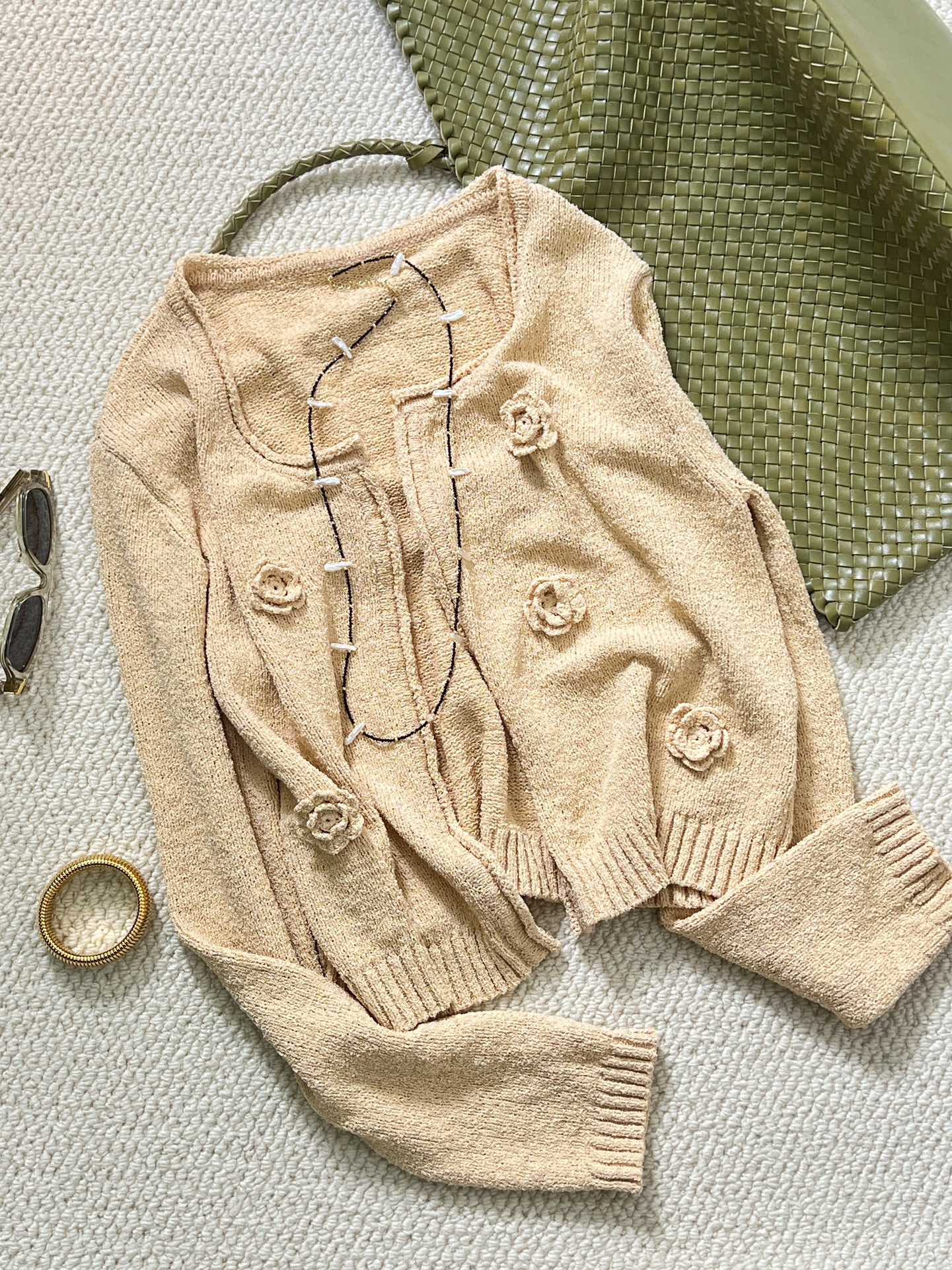 NO:313264,New product sharing [SS25 WASHII | WASHII cardigan] WASHY woven with paper fiber, short cut and cut waistline golden ratio, three-dimensional flowers of the same material are condensed like morning dew, and the edges of the petals are beaten to form natural curls. Modern spinning technology of ancient mulberry paper, beige base precipitates oriental mulberry bark texture, short design accurately position the waistline!  Paired with a linen skirt and straw woven bag, it transforms into a walking aesthetic device!  sml, espadrilles, skirts, gold, alexander wang19860909新品分享【SS25 WASHII | 和纸开衫】和纸纤维织造,短款剪裁切割腰线黄金比例,同料立体花朵如晨露凝结,花瓣边缘经手工捶打形成自然卷曲.古法楮纸现代纺纱技术,米黄基底沉淀东方楮皮纹理,短款设计精准卡位腰线！搭配亚麻半裙草编包,化身行走的侘寂美学装置！ sml,,espadrilles,skirts,gold,alexander wang,Women's clothing