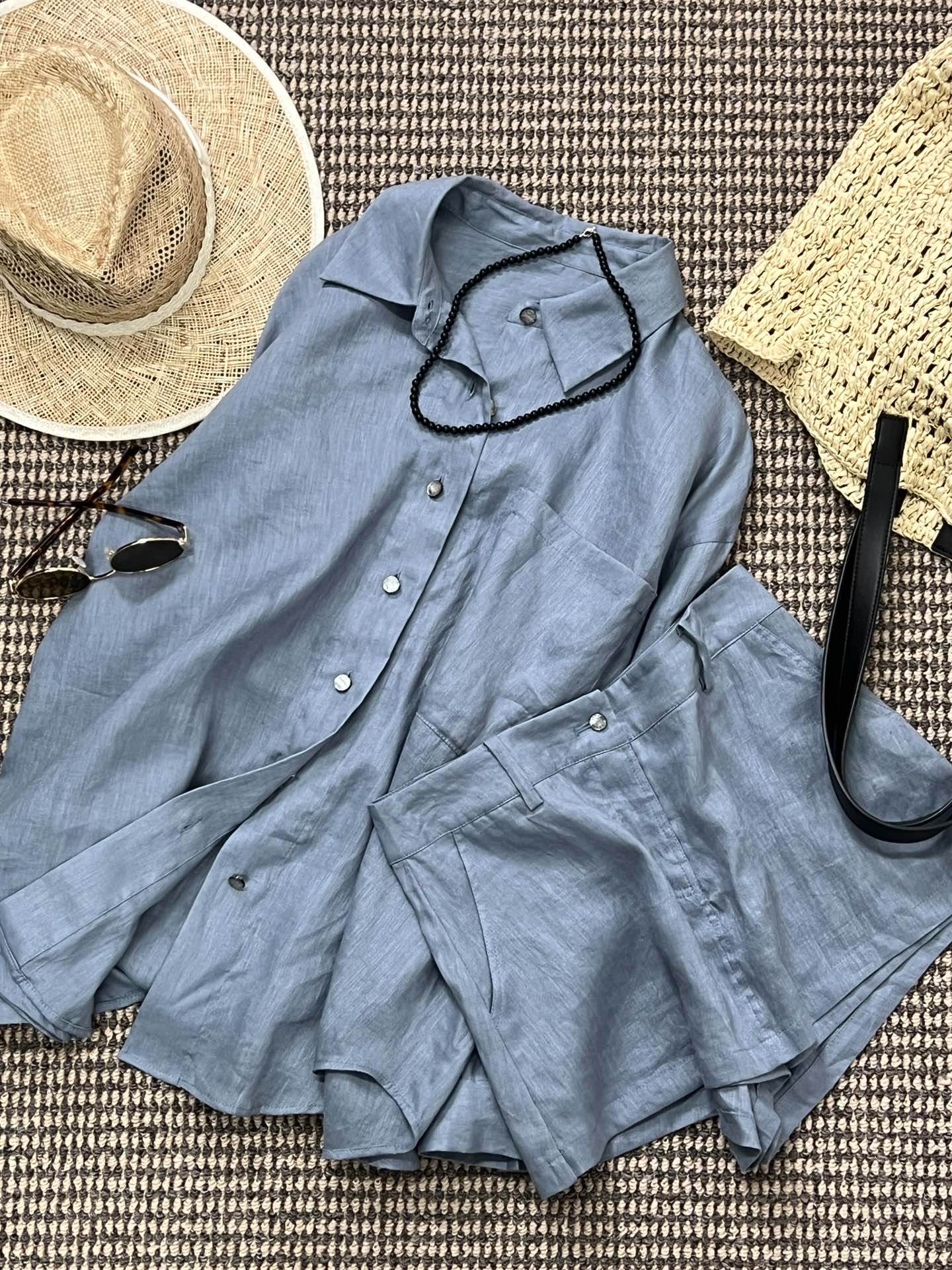 NO:323882,Share the new product of tops and shorts [SS25 | Twin linen suit] woven linen original color to create a lazy and comfortable suit. The drop-off cuffs of the shirt hide the flow trajectory of clouds, and the shell buckle carved with the air-dried leaf vein texture is more exquisite and high-end. The A-line version of the trouser skirt design is not only full of security but also slimming and covering the flesh!  100% linen material allows the original texture to collide with precision cut, and every fold is a free verse written by the wind!  sml, skirts, shorts,shirts,alexander wang19860909上衣 短裤新品分享【SS25 | 双生亚麻套装】亚麻原色织造 打造慵懒舒适套装,衬衫的落肩袖口藏匿云絮流动轨迹,贝壳扣雕刻风干叶脉纹理 更显精致与高级.A字版的裤裙设计不仅安全感满满更能显瘦遮肉！百分百的亚麻材质让原始肌理碰撞精密剪裁,每道褶皱都是风写的自由诗！ sml,,skirts,shorts,shirts,alexander wang,Women's clothing