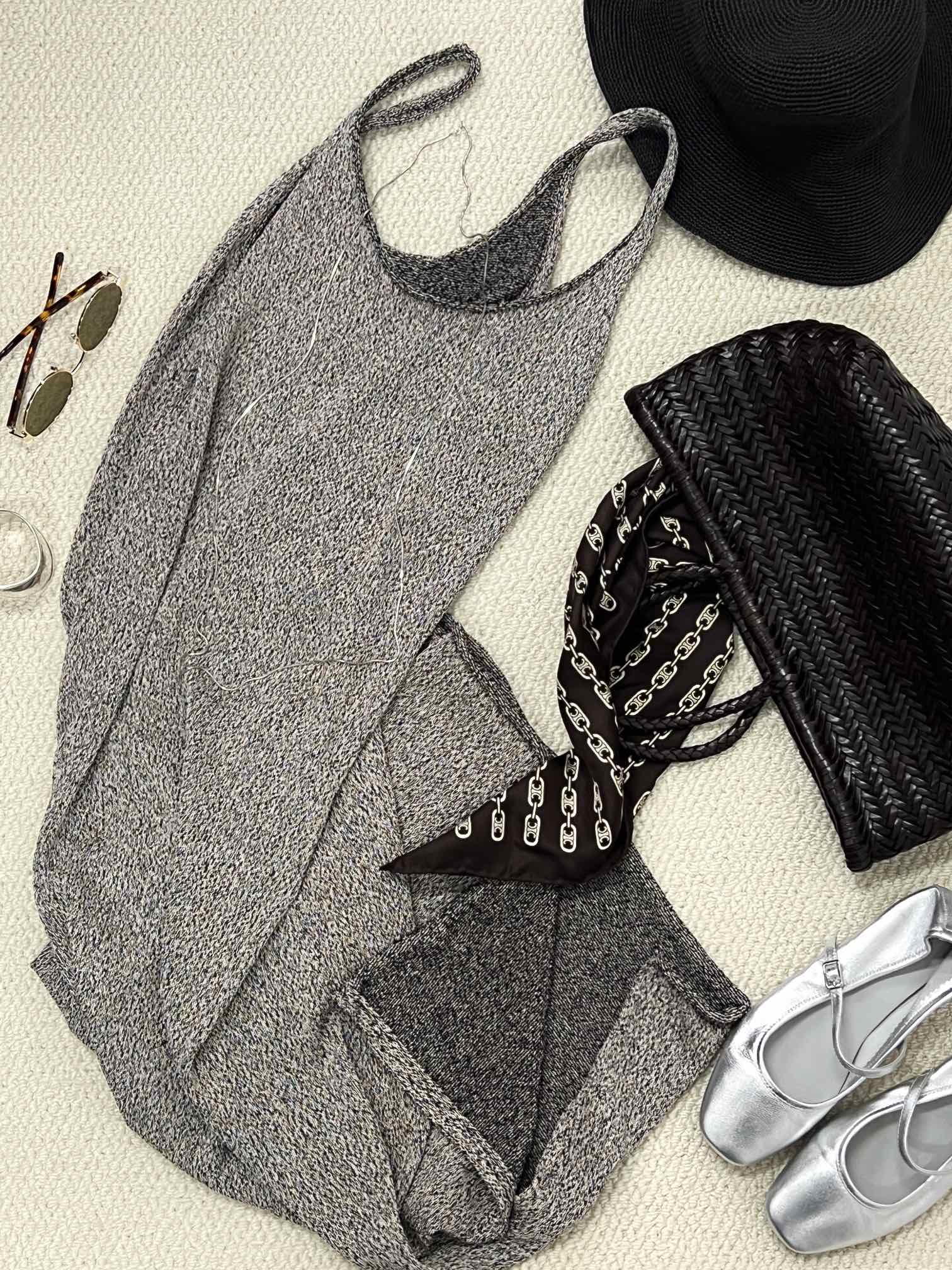 NO:325031,New product sharing [SS25 WASHI | Ink-Rhyme suspender skirt] mixed color and woven with paper and cotton, ink roll, black and white and gray are like ink traces that are scattered by the wind, and the high slit on the left side swept the oriental white-leaf artistic conception. The 30-cubic bark fiber creates a nude feeling experience of 