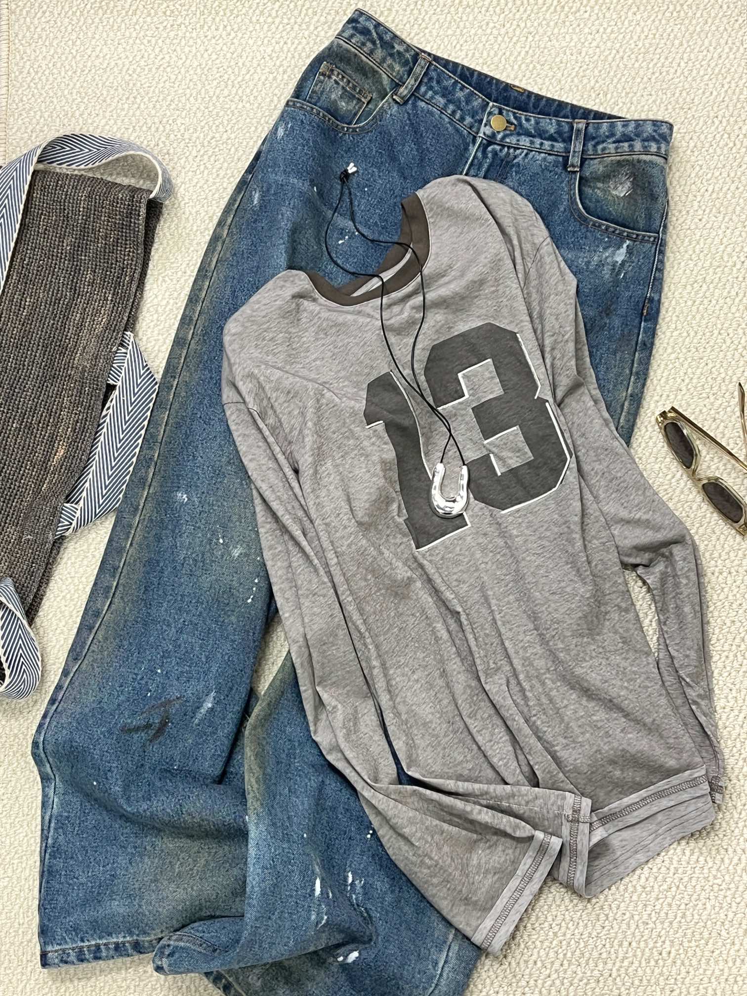 NO:325035,New product sharing [SS25 BREEZE | Ultra-thin lazy number T] 75 cotton 25 linen mixed cloud touch texture, shoulder slope underarm allowance, easy to hide flesh. The dark threaded neckline collides with the background to create a breathable Morse code! Digital printing is made in old days with hand-stroke embroidery. Each stitch is an undeciphered body code. It is paired with wide-leg jeans to activate the laziness limit! sml, jeans,alexander wang19860909新品分享【SS25 BREEZE｜超薄慵懶数字T】75棉25亚麻混织云触肌理,落肩斜度腋下余量,轻松藏肉.深色螺纹领口 与底色碰撞出会呼吸的摩斯密码！数字经做旧日印刷 搭配手工描边刺绣 每个针脚都是未破译的身体密码.搭配阔腿牛仔裤 激活慵懒限定！ sml,,jeans,alexander wang,Women's clothing