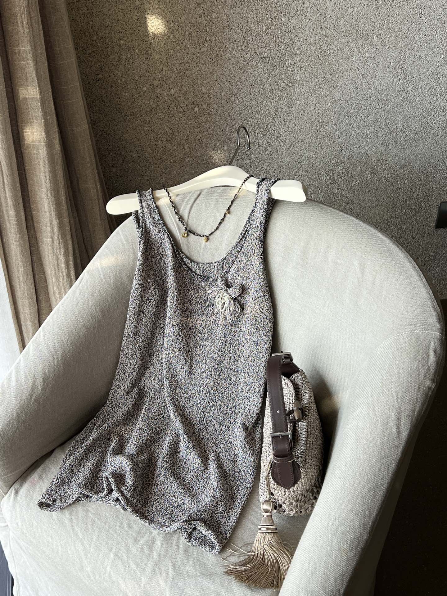 NO:331187,New product sharing total [SS25 ink and paper slings] and paper weave the texture of thousands of years of ancient books, gray-toned base flows ink color x beige × light ochre three-color ripples, detachable corsage like morning dew condensed, pearls and wool seal time code, and the three-color yarn is mixed according to the ancient ratio!  High porosity, realizing the naked feeling experience of 