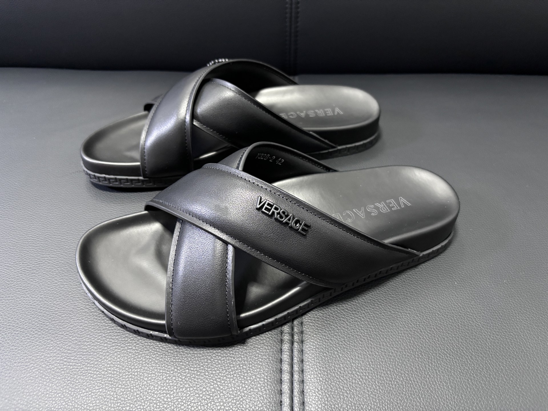 Versace Style Leather Men's Shoes style reference detail image 6 from source 781475