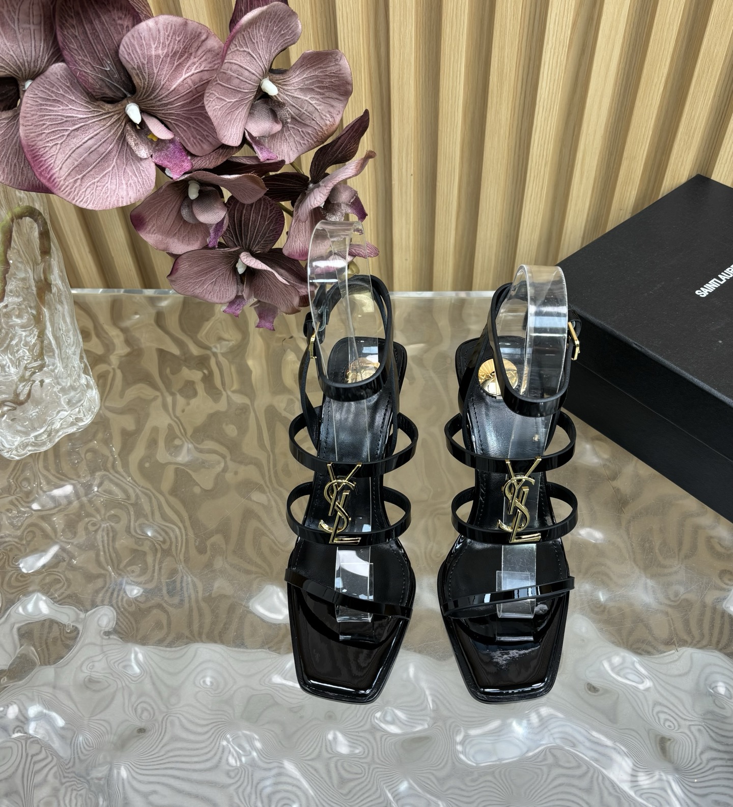 NO:407488,Saint Laurent / YSL Saint Laurent wedge classic sandals top quality 2025 summer new 100% original replica. The heel wrapped in imported layered leather is definitely not the ones on the market. Welcome to compare the products. Upper patent leather/cowhide, sole genuine leather outsole, heel height about 8cm, size 35-42 (40, 41, 42 customization, no return or replacement), high heels sandals, saint laurent, saint laurent, saint laurent, saint laurent, sandals, high heels, cowhide, Leather soles19860909Saint Laurent / YSL圣罗兰坡跟经典款凉鞋顶级品质2025夏季新款百分百原版复刻.鞋跟包裹进口层皮、绝非市面上那些pu料欢迎货比三家 鞋面漆皮/牛皮、鞋底真皮大底、跟高约8cm、码数35-42（40、41、42定制不退不换）,高跟鞋凉鞋,saint laurent,saint laurent,saint laurent,sandals,high heels,cowhide,Leather soles,Women's Shoes