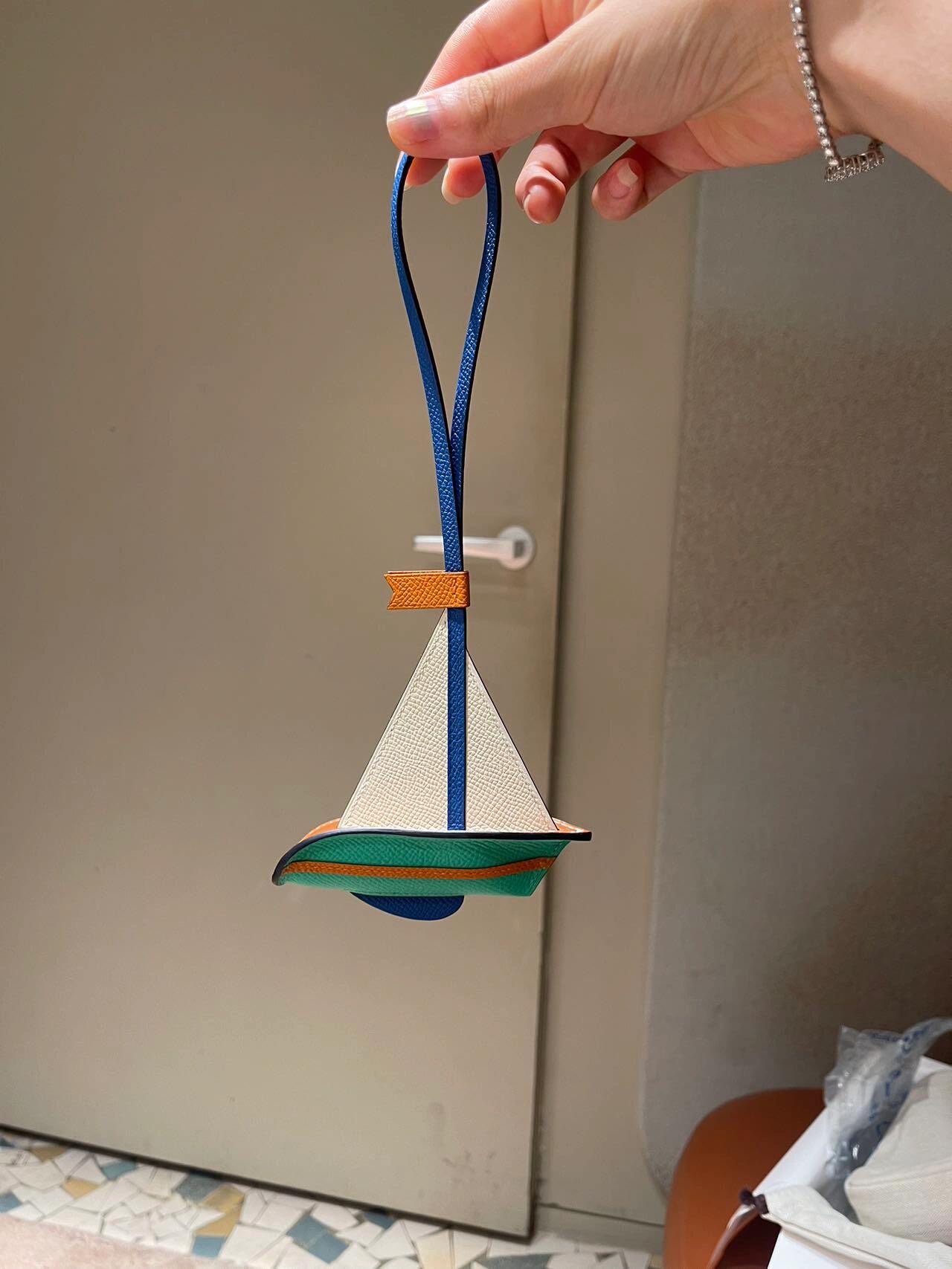 Hermès Interesting accessories: Sail - I wish: smooth sailing|||Since you like boats, then I will give you a boat