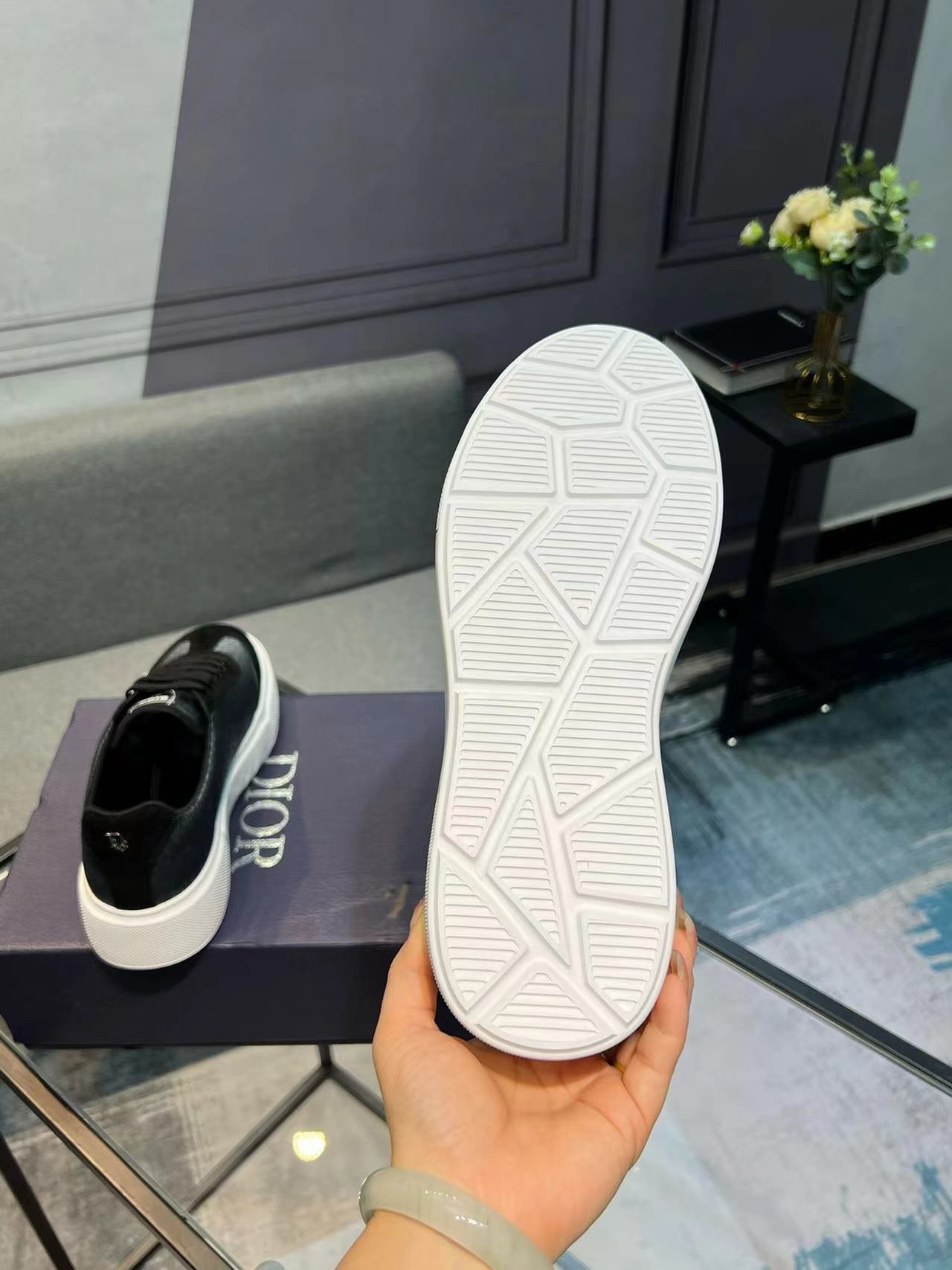 precio real actualizado silueta de moda Dior destaca la textura pesada. ¡Elaboradas en piel de vacun