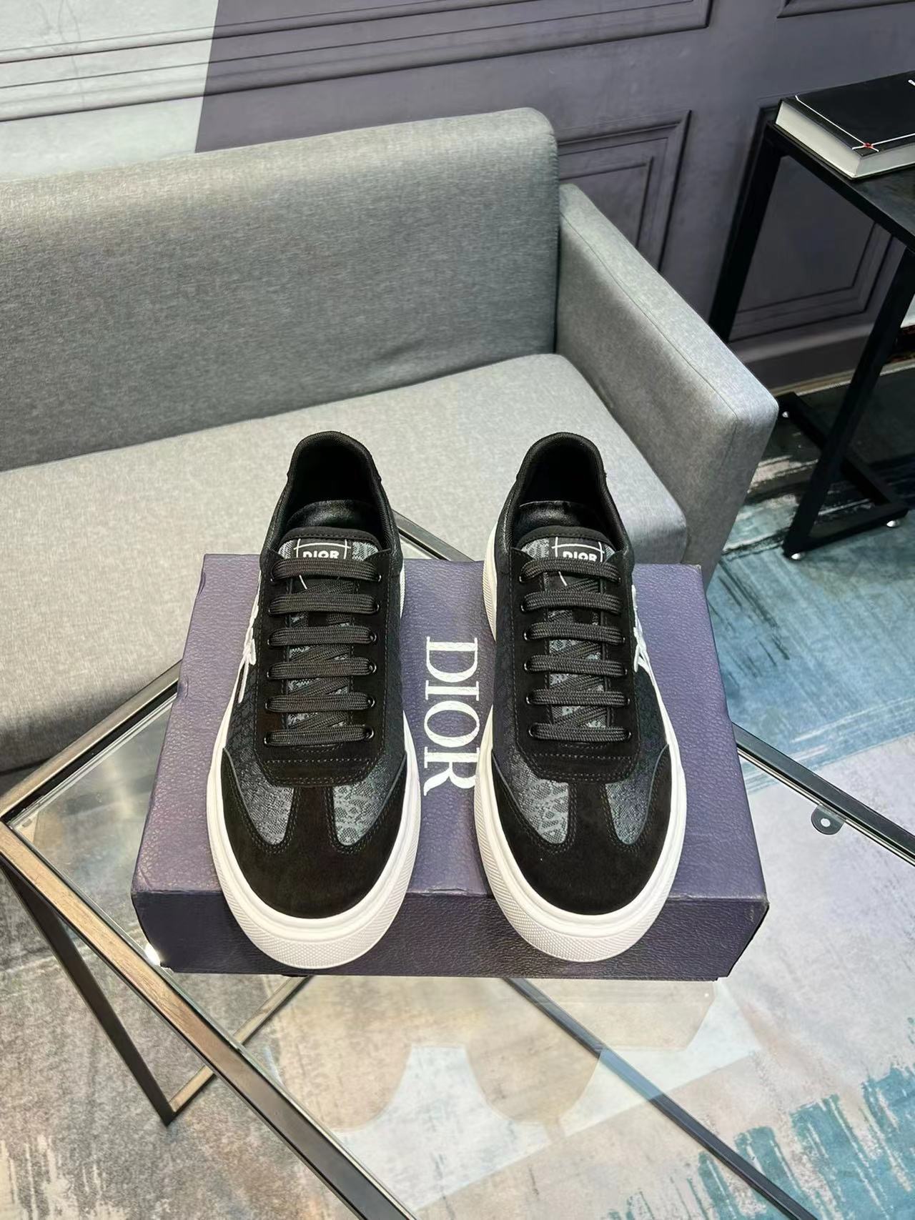 precio real actualizado silueta de moda Dior destaca la textura pesada. ¡Elaboradas en piel de vacun