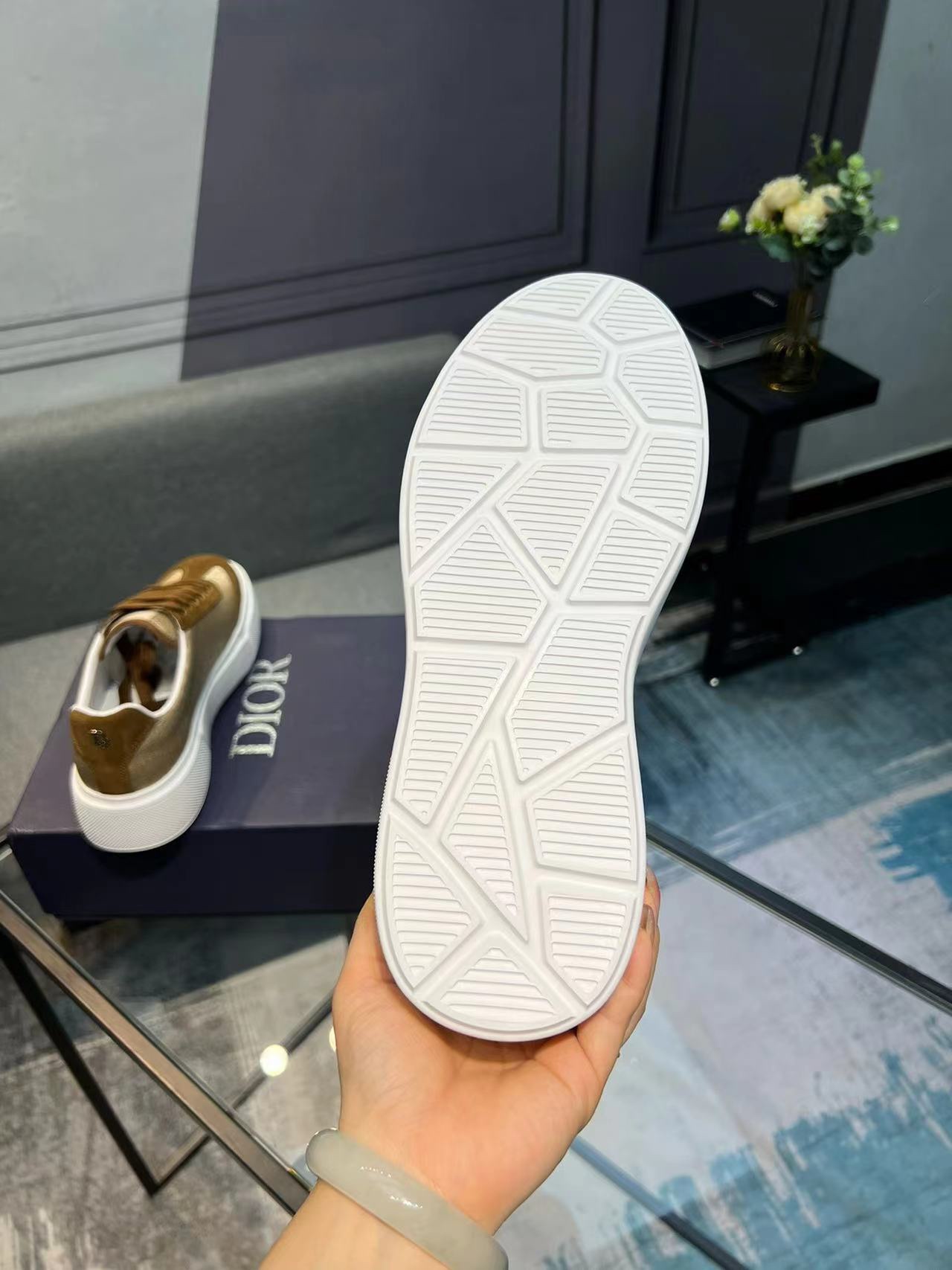 precio real actualizado silueta de moda Dior destaca la textura pesada. ¡Elaboradas en piel de vacun