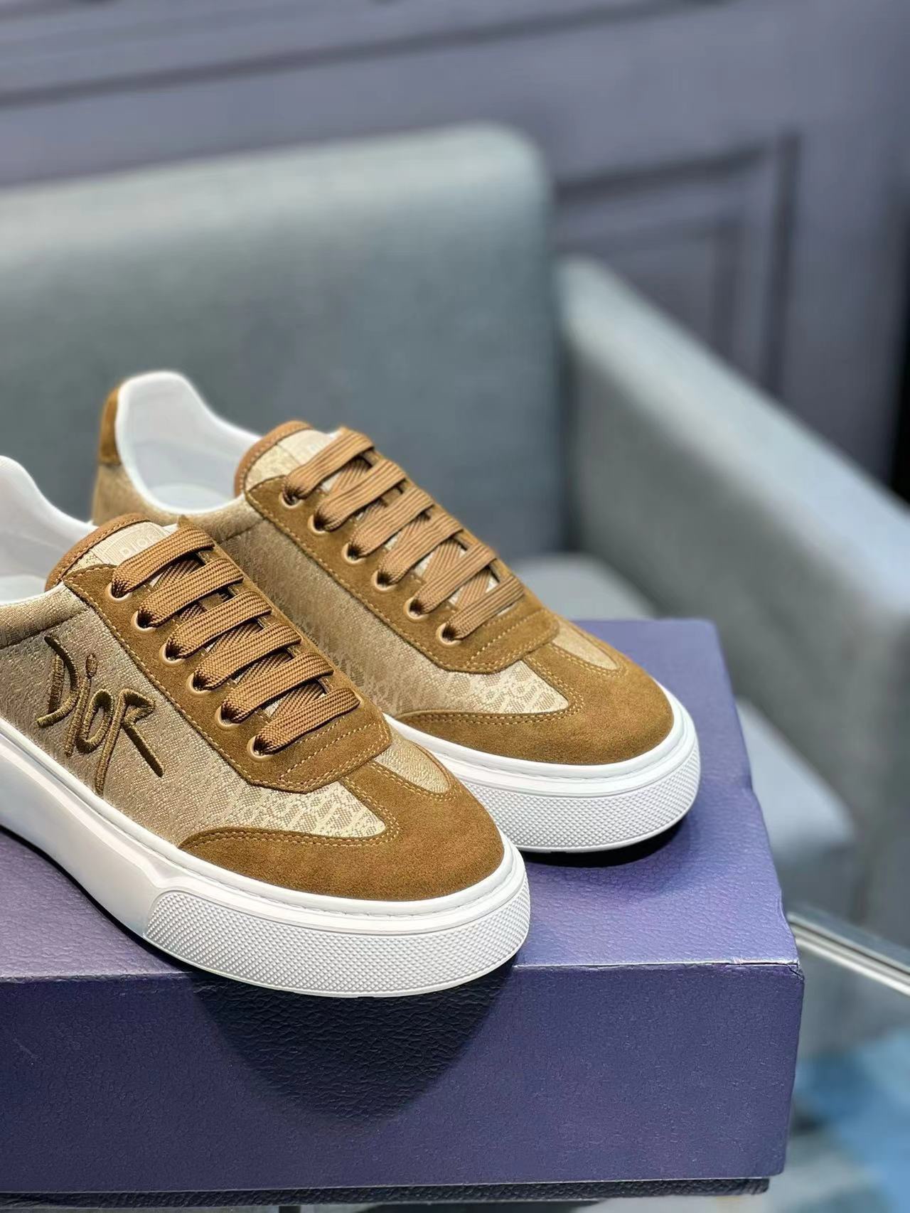 precio real actualizado silueta de moda Dior destaca la textura pesada. ¡Elaboradas en piel de vacun