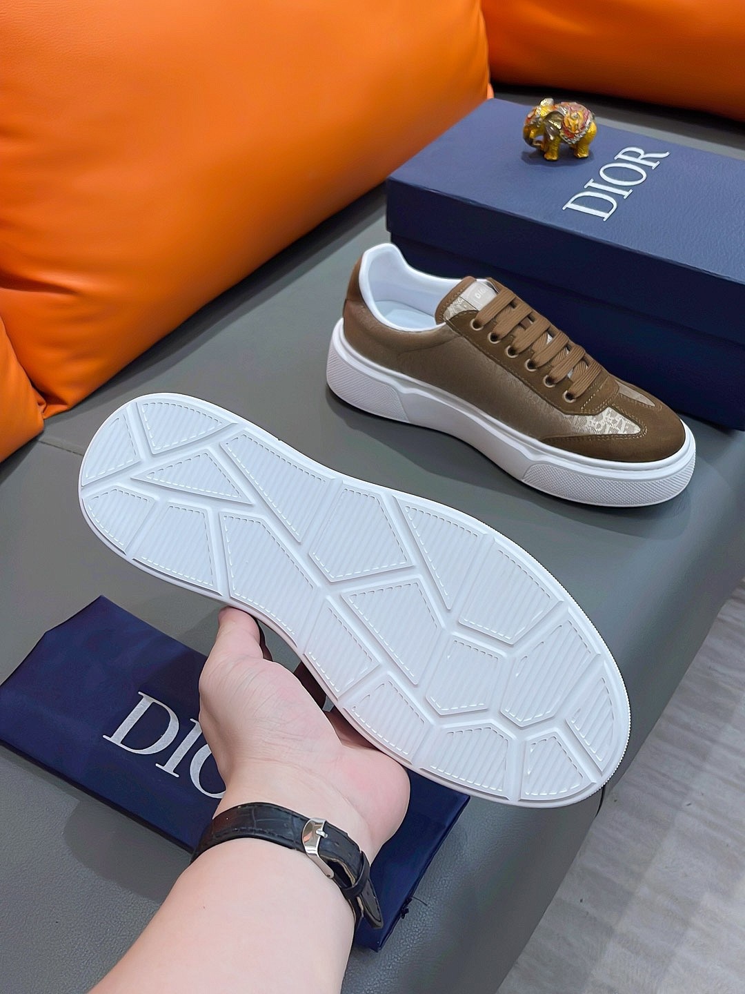 precio real actualizado silueta de moda Dior destaca la textura pesada. ¡Elaboradas en piel de vacun