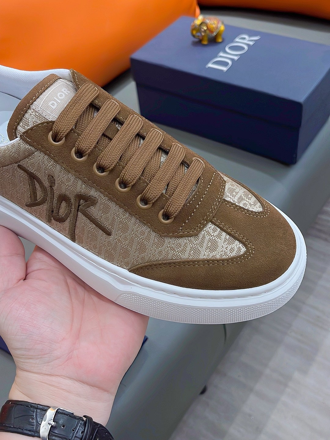 precio real actualizado silueta de moda Dior destaca la textura pesada. ¡Elaboradas en piel de vacun