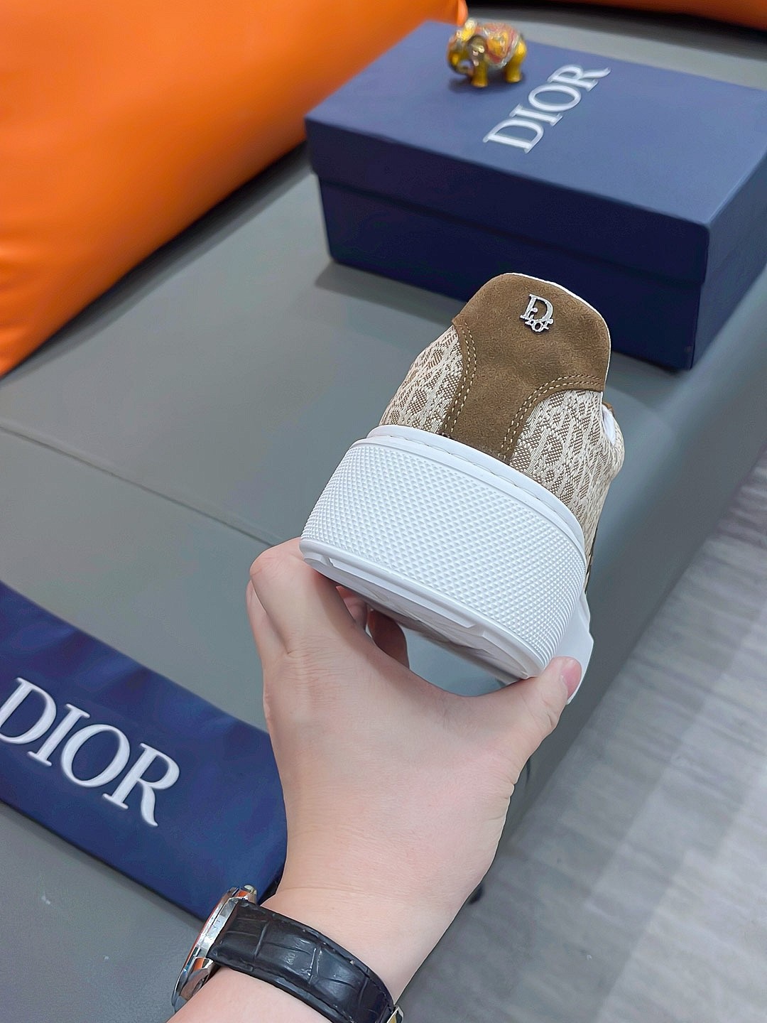 precio real actualizado silueta de moda Dior destaca la textura pesada. ¡Elaboradas en piel de vacun