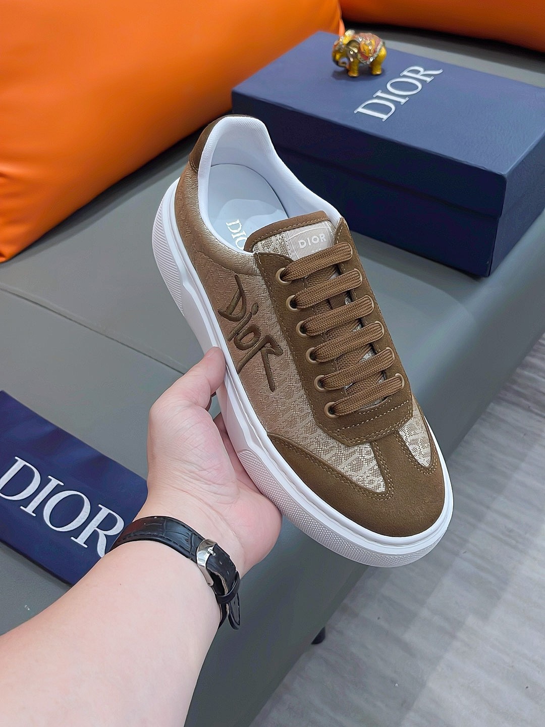 precio real actualizado silueta de moda Dior destaca la textura pesada. ¡Elaboradas en piel de vacun