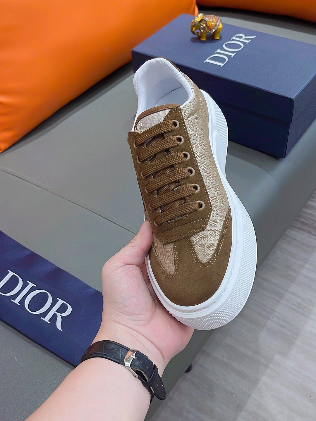 precio real actualizado silueta de moda Dior destaca la textura pesada. ¡Elaboradas en piel de vacun