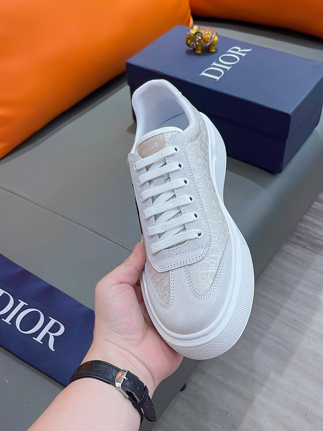 precio real actualizado silueta de moda Dior destaca la textura pesada. ¡Elaboradas en piel de vacun
