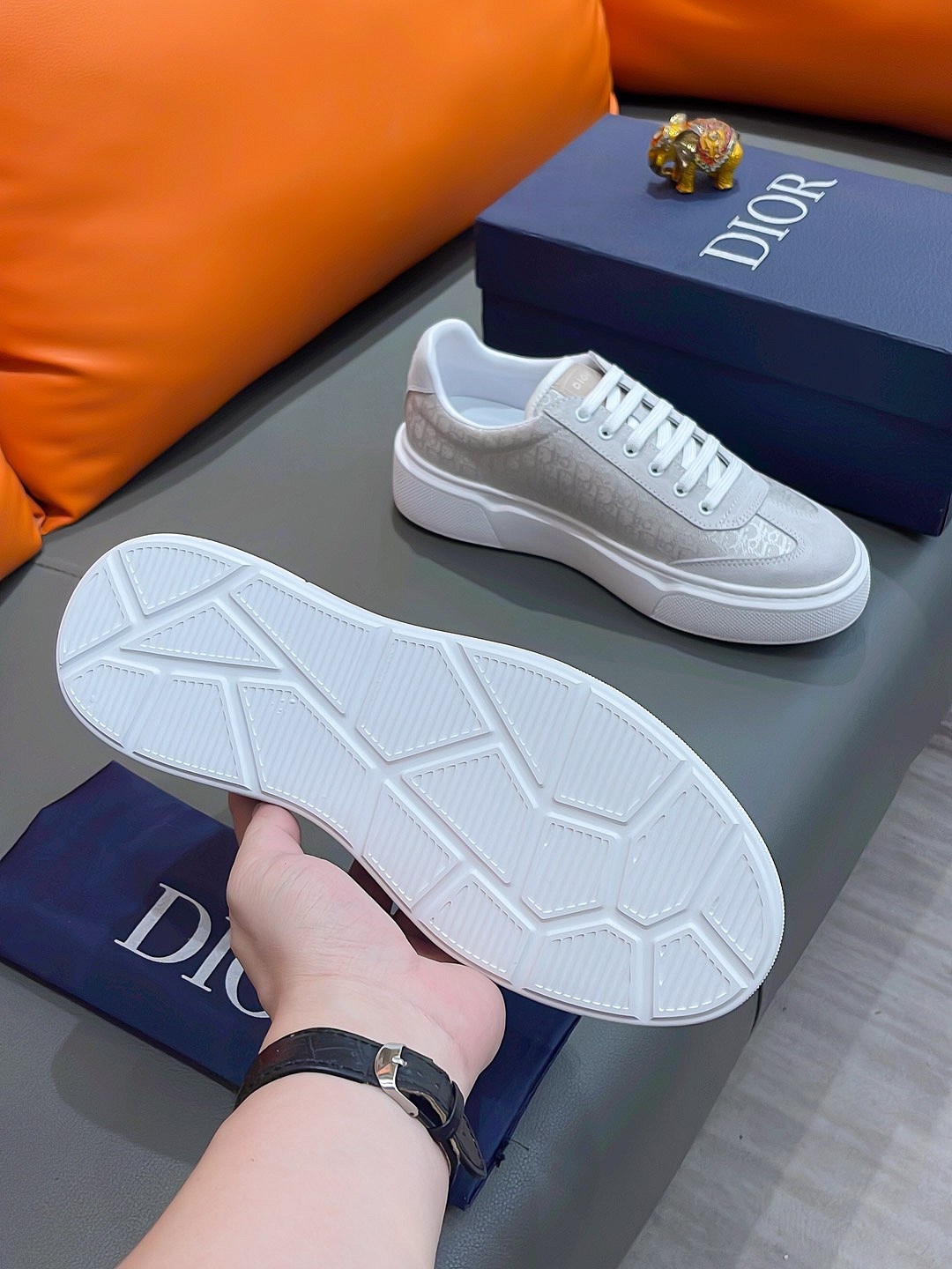 precio real actualizado silueta de moda Dior destaca la textura pesada. ¡Elaboradas en piel de vacun