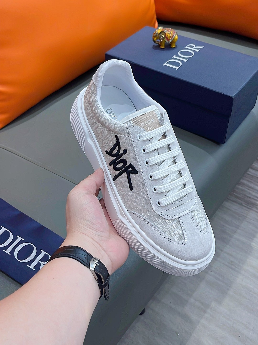 precio real actualizado silueta de moda Dior destaca la textura pesada. ¡Elaboradas en piel de vacun