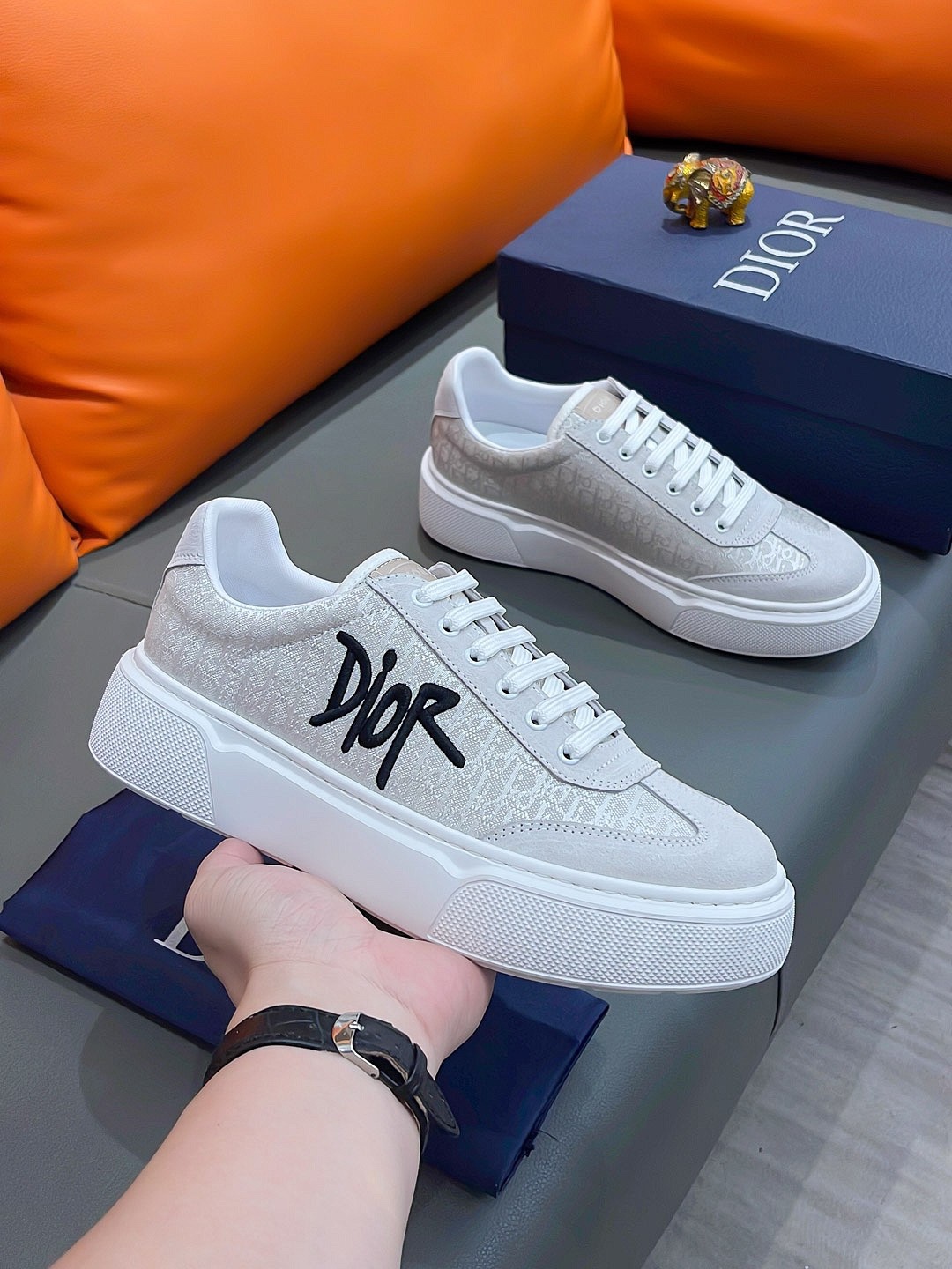 precio real actualizado silueta de moda Dior destaca la textura pesada. ¡Elaboradas en piel de vacun