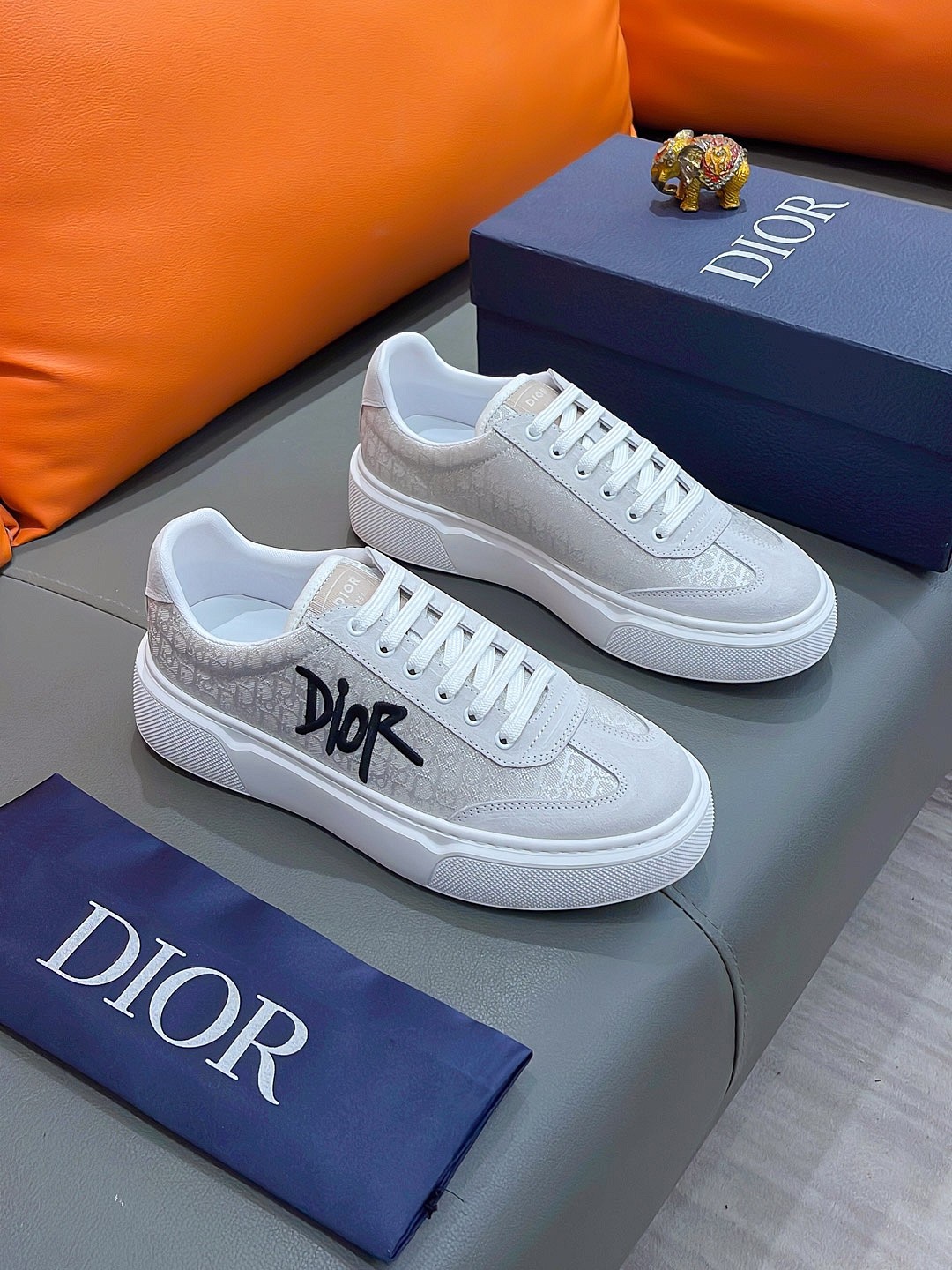 precio real actualizado silueta de moda Dior destaca la textura pesada. ¡Elaboradas en piel de vacun