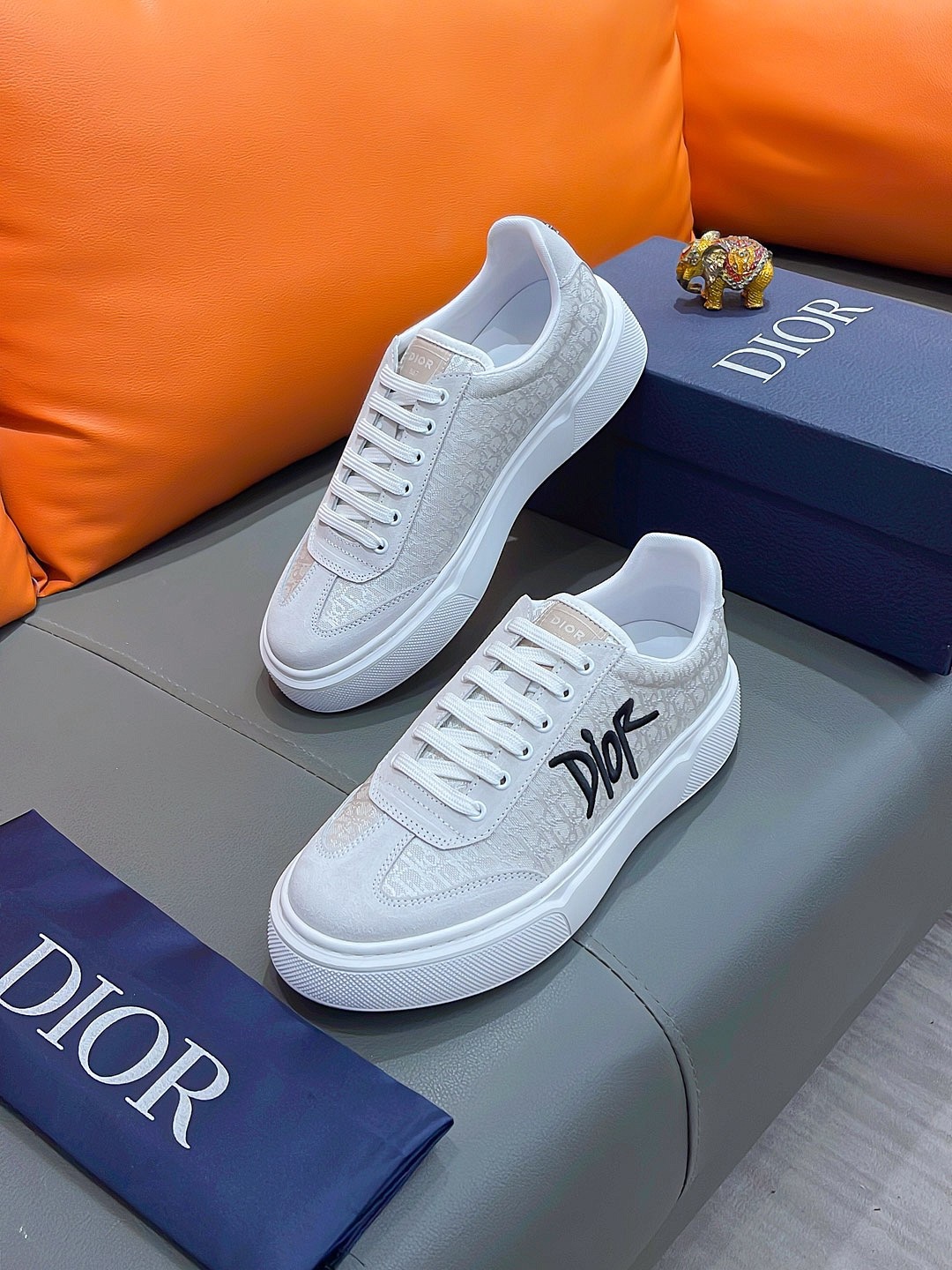 precio real actualizado silueta de moda Dior destaca la textura pesada. ¡Elaboradas en piel de vacun